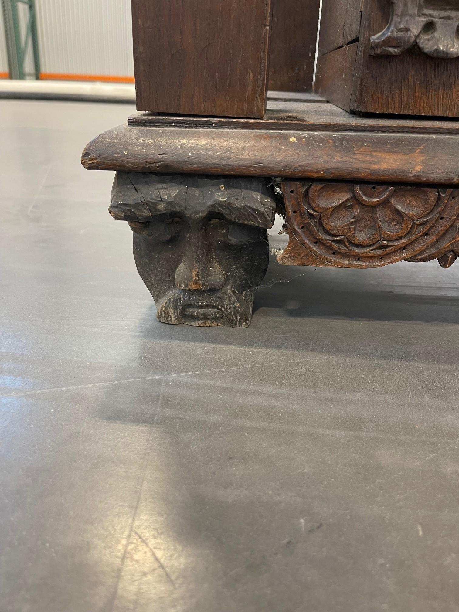 Credenza di corte fiamminga del XVII secolo in vendita 5