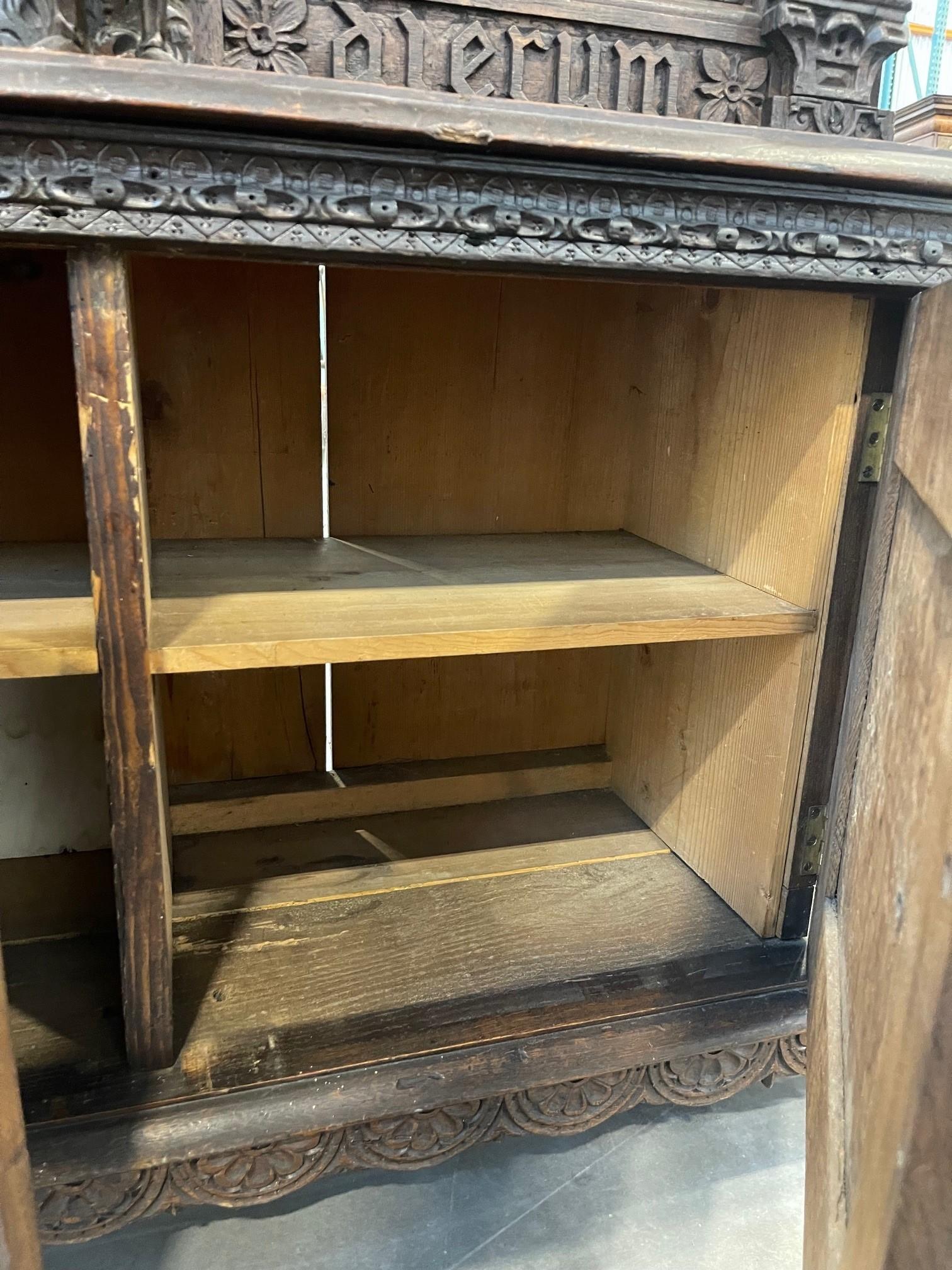 Credenza di corte fiamminga del XVII secolo in vendita 7
