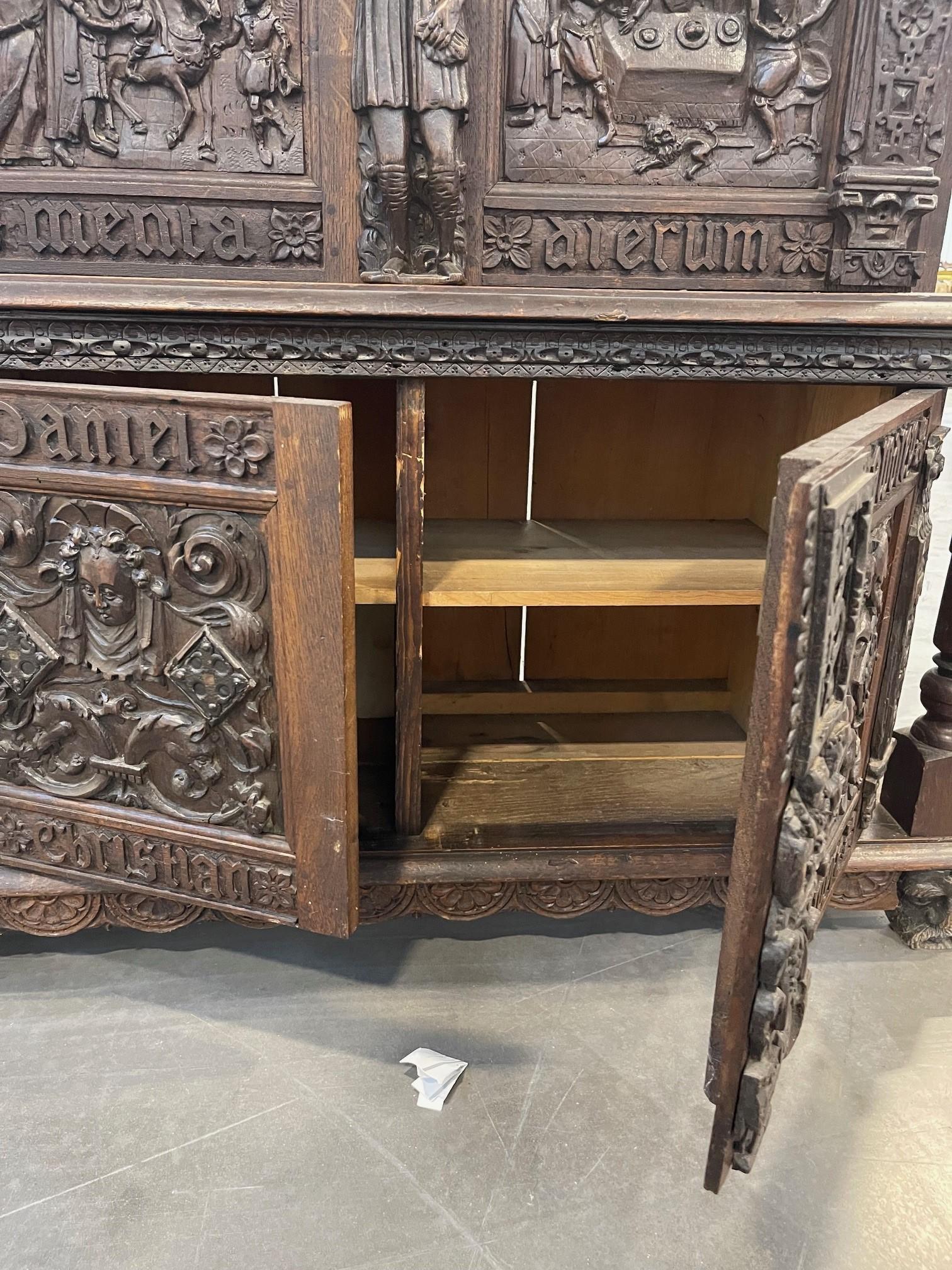 Credenza di corte fiamminga del XVII secolo in vendita 8