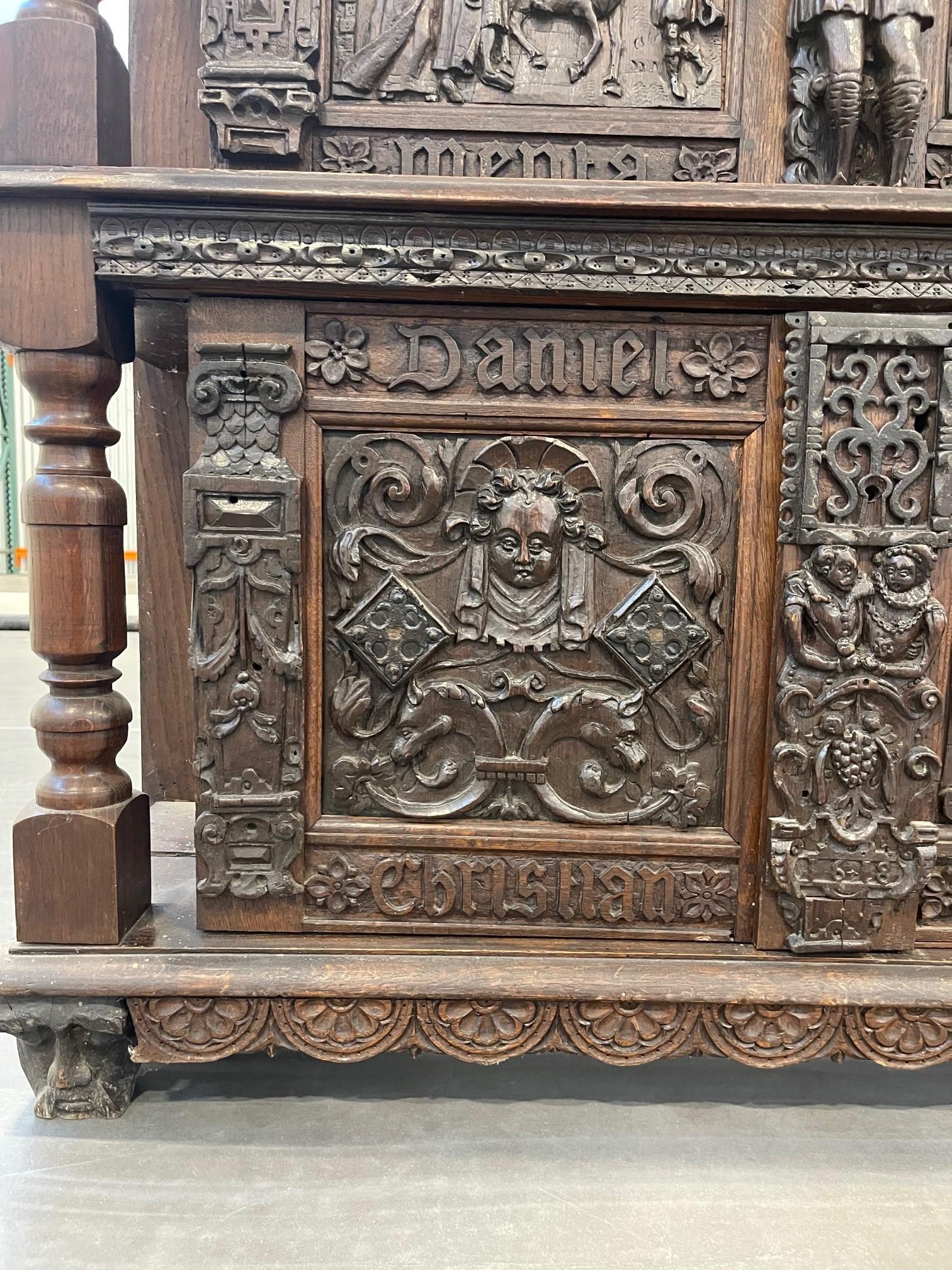Vittoriano Credenza di corte fiamminga del XVII secolo in vendita
