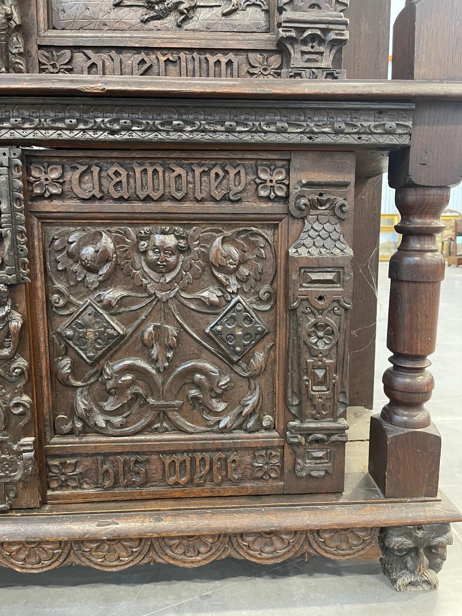 Inglese Credenza di corte fiamminga del XVII secolo in vendita