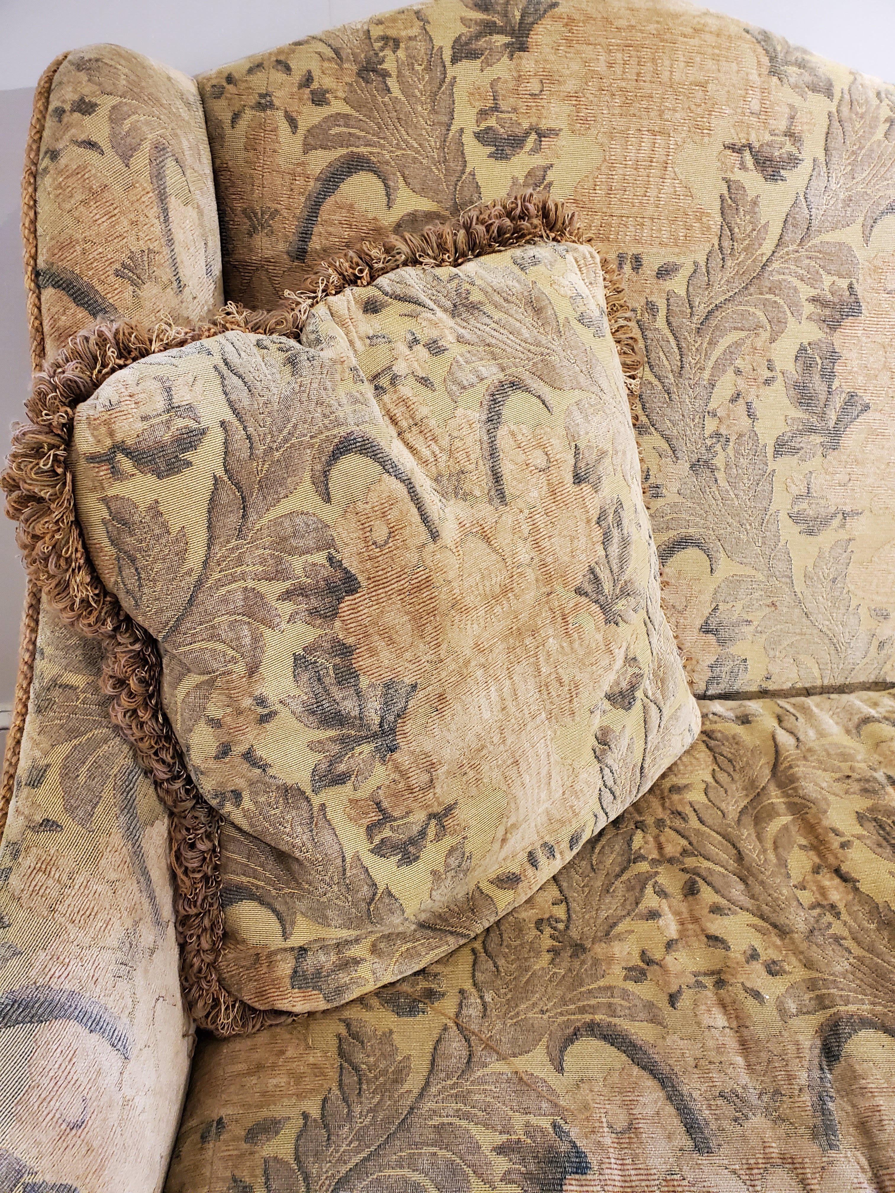 20th Century 17th Century Style French Provincial Walnut Settee Vintage Embroidered Fabric