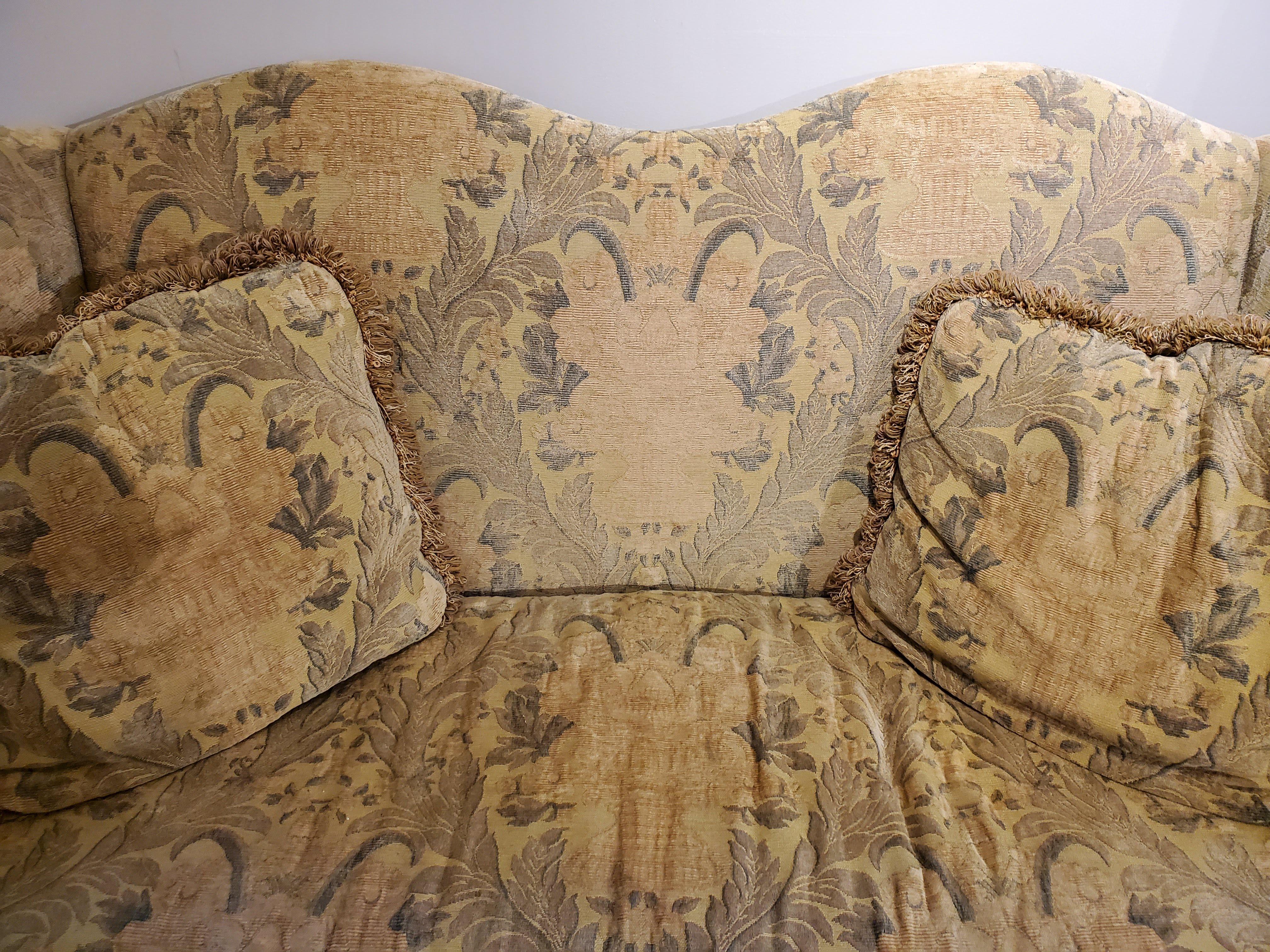 17th Century Style French Provincial Walnut Settee Vintage Embroidered Fabric 3