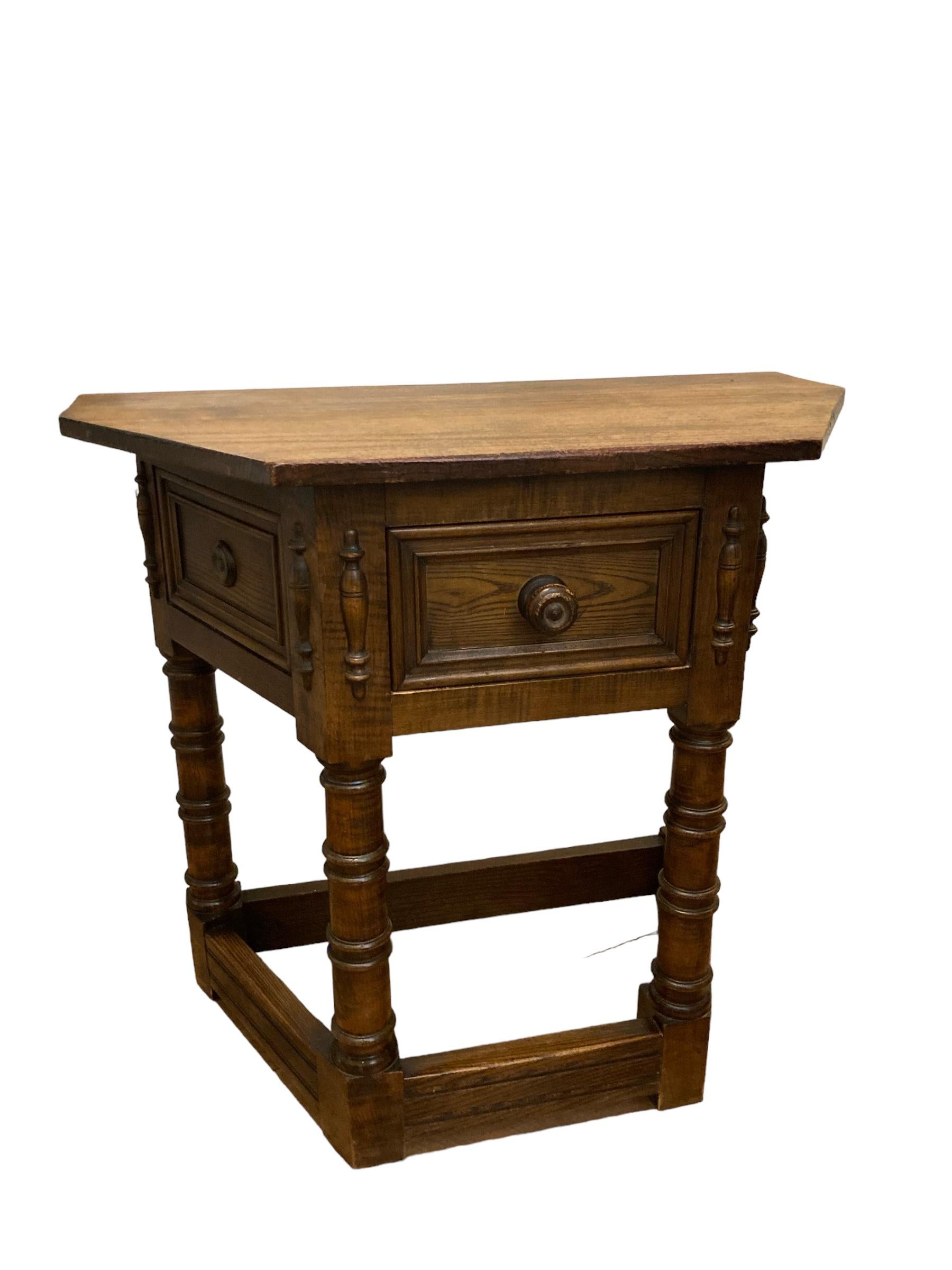 17th Century Style Gothic Looking Oak Credence Side Hall Table For Sale 3