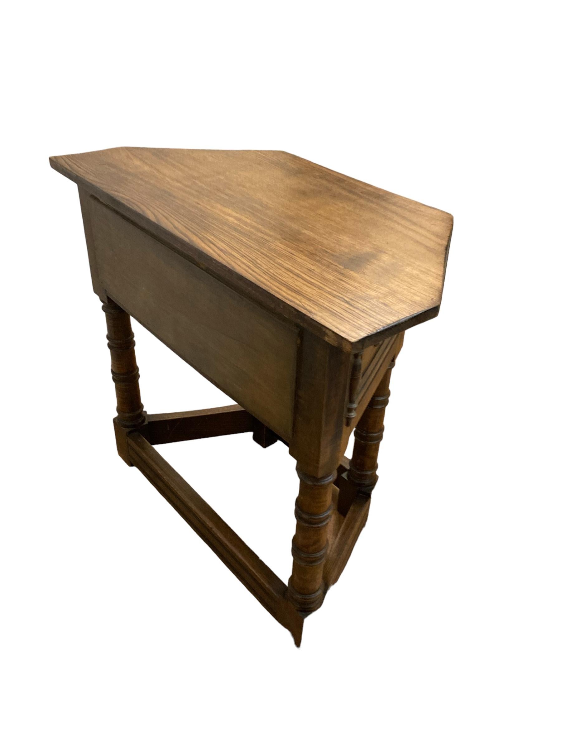 British 17th Century Style Gothic Looking Oak Credence Side Hall Table For Sale