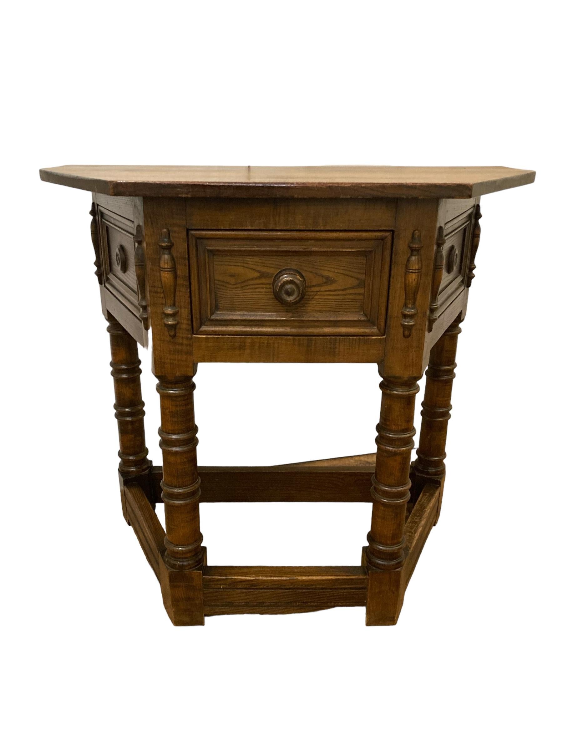 17th Century Style Gothic Looking Oak Credence Side Hall Table For Sale 1