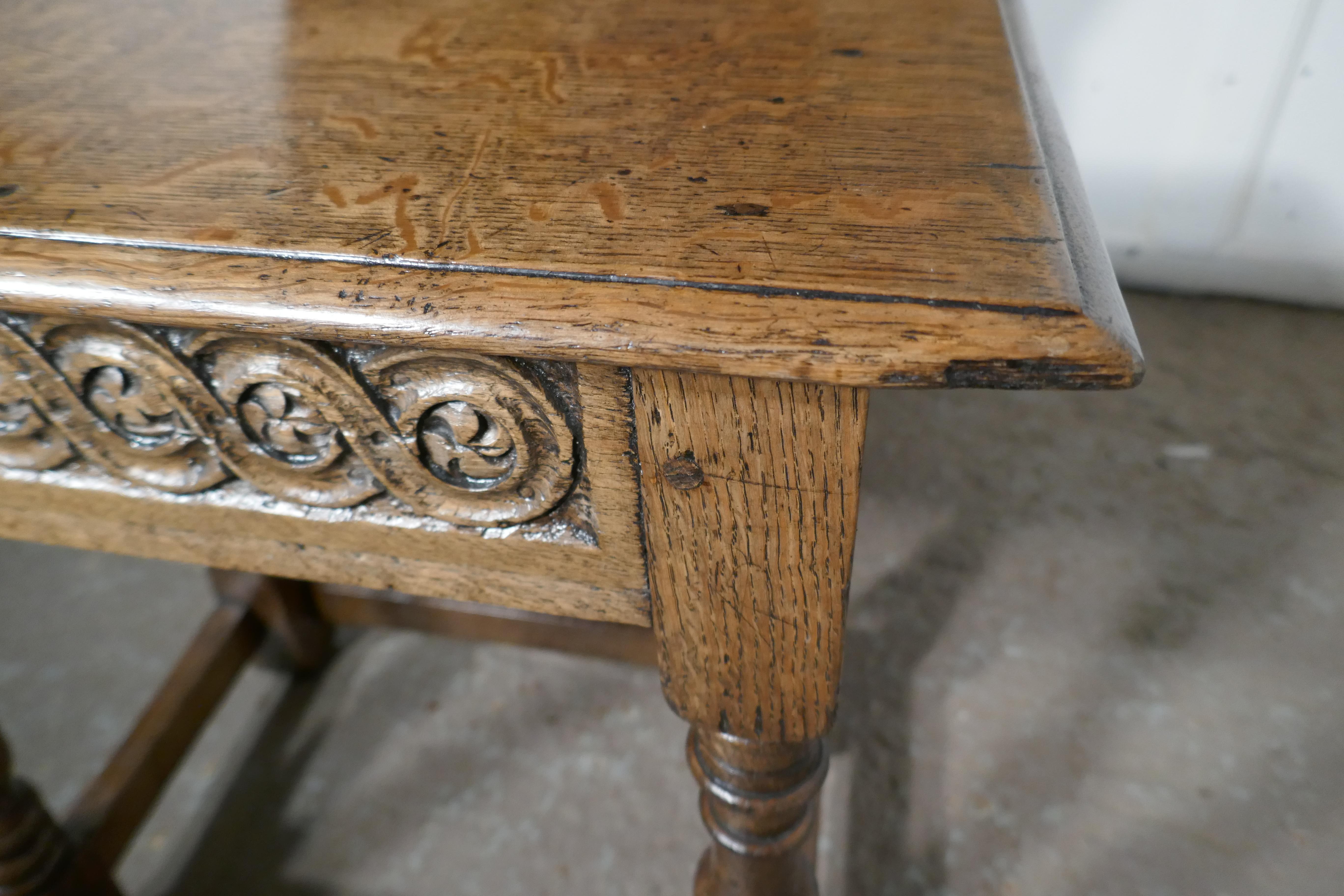 17th Century Style Ipswich Oak Joint or Coffin Stool In Good Condition In Chillerton, Isle of Wight