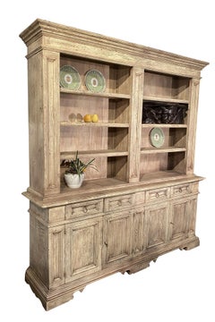 Credenza de biblioteca de abeto italiano de estilo toscano del siglo XVII En stock o presupuesto personalizado