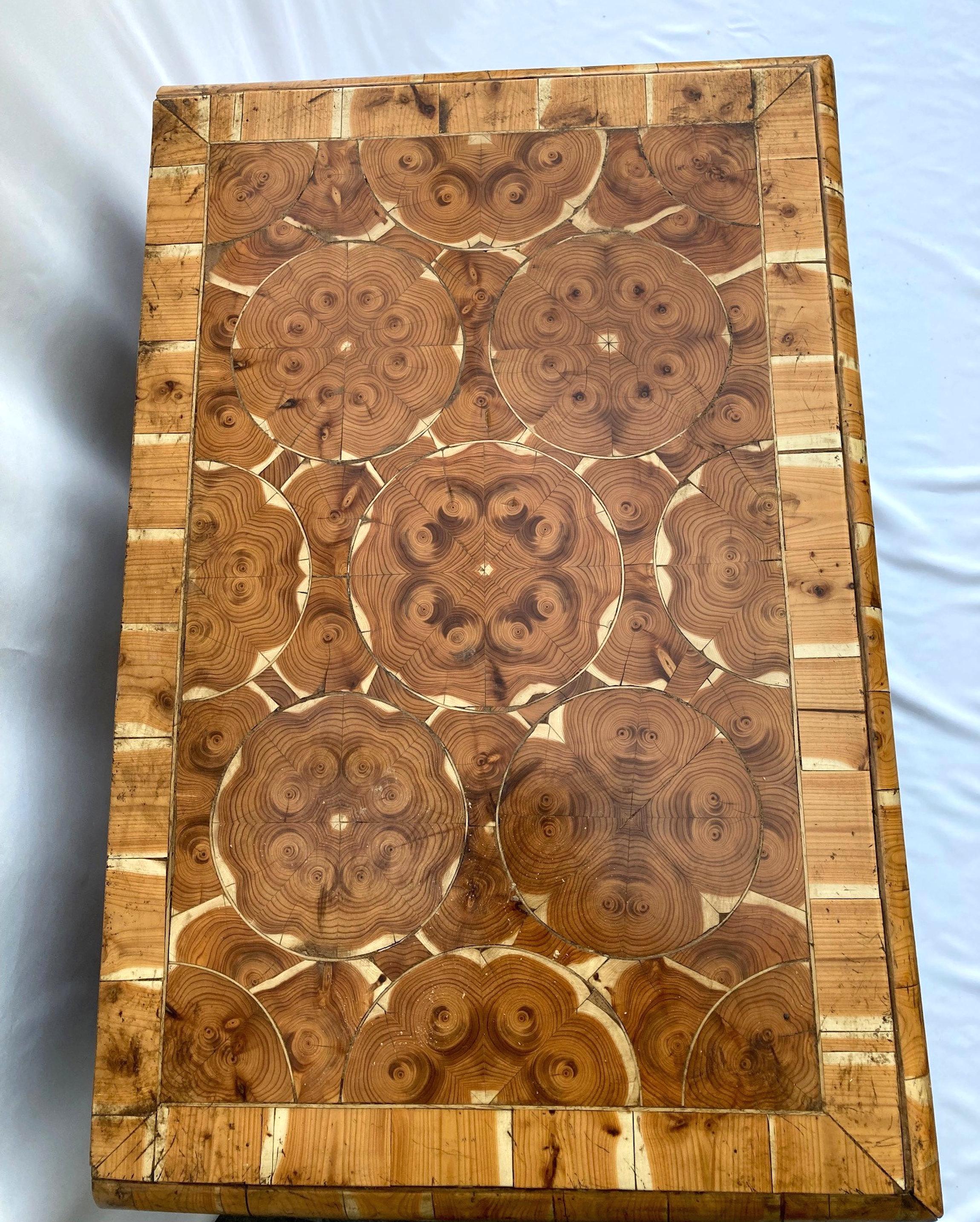Cassettiera in legno di tasso del 17° secolo In condizioni buone in vendita a London, GB