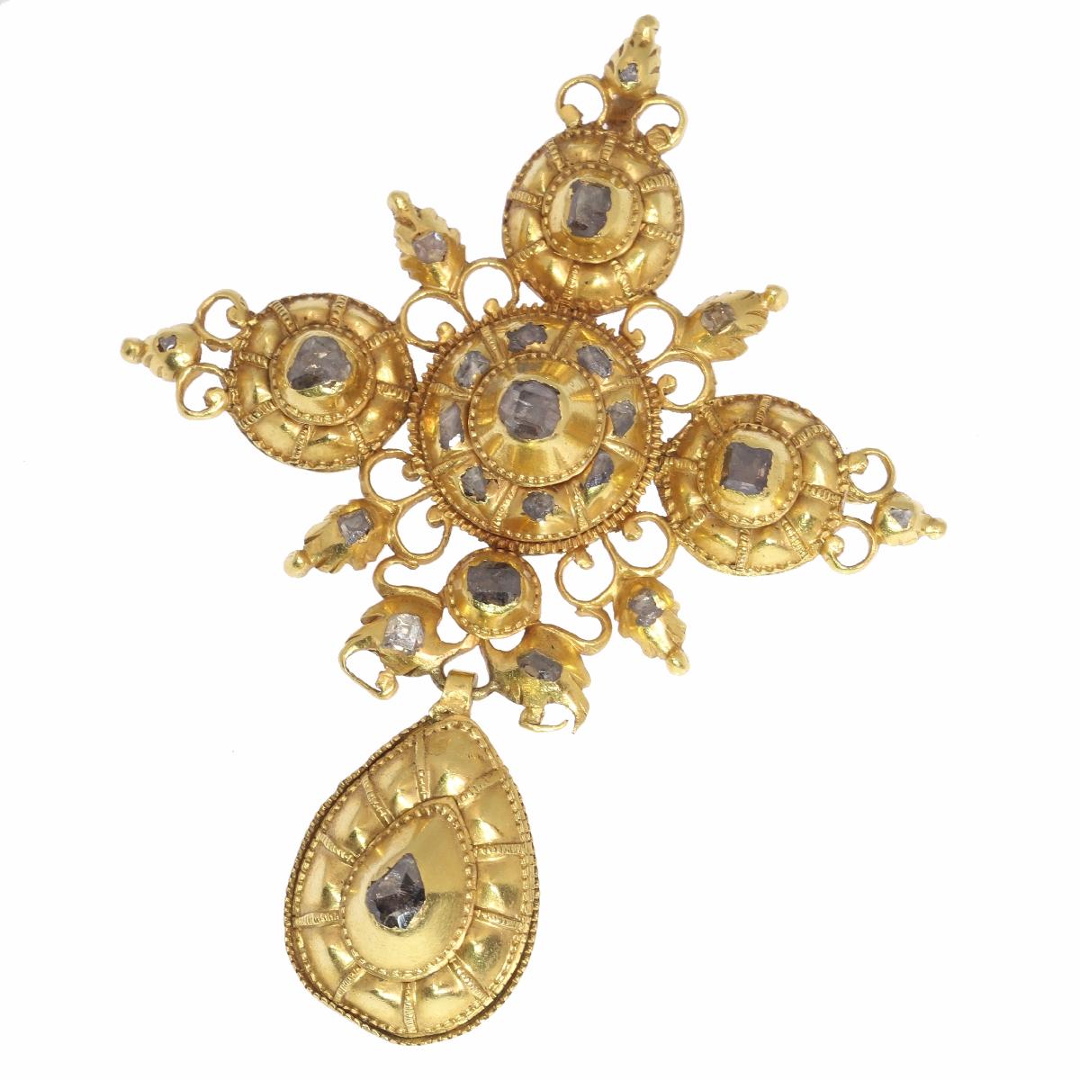 As if a guardian angel has bestowed upon this yellow gold cross with a value of 18K and possibly higher, this inestimable Iberian (Spain or Portugal) pendant and brooch with 23 old table rose cut diamonds withstands since the 17th century. Except