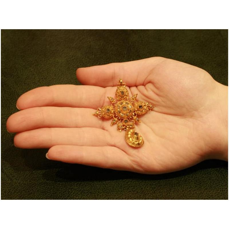 17th Century Table Cut Diamond 18 Karat Yellow Gold Cross Pendant Brooch For Sale 2