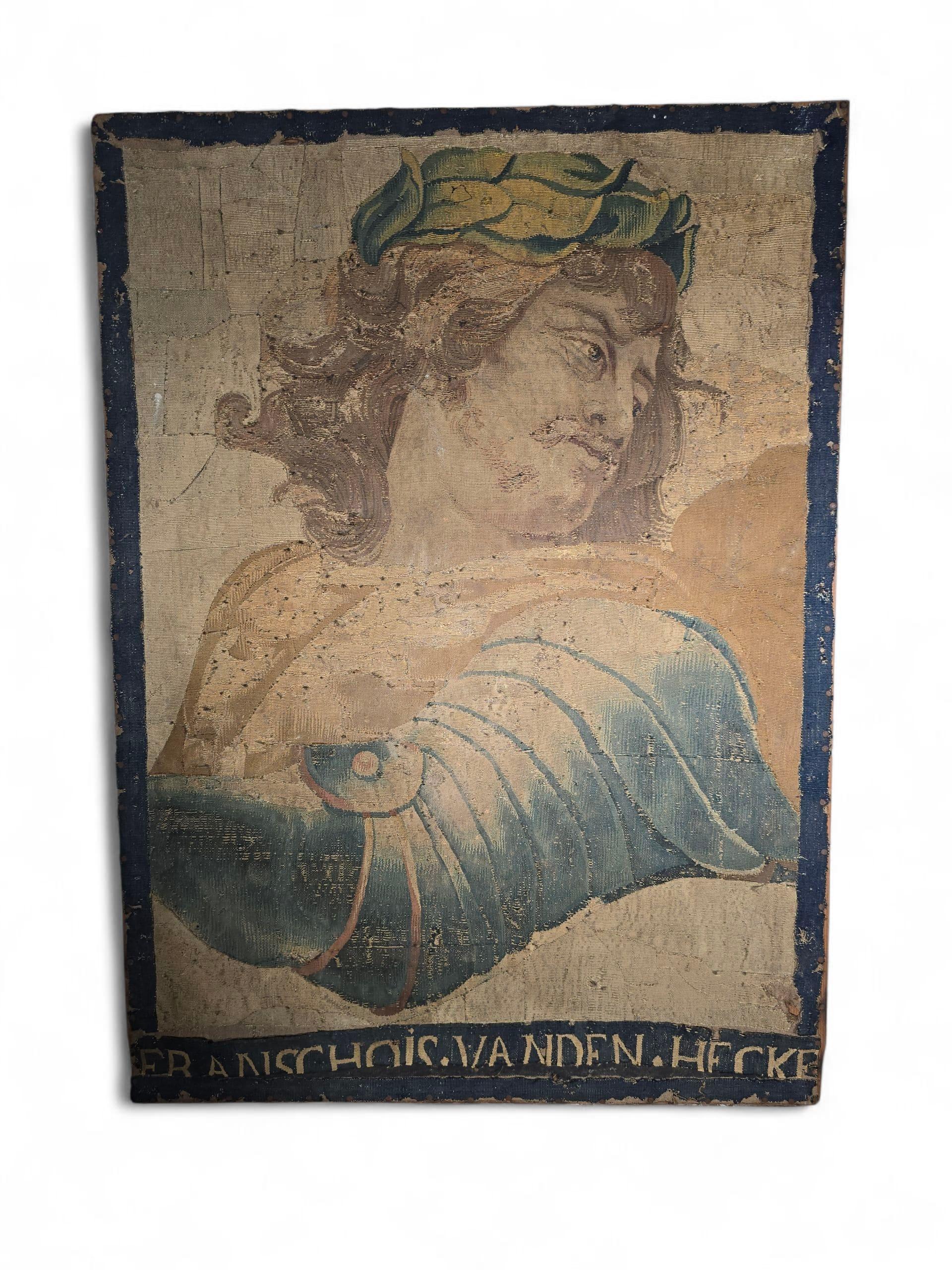 Wandteppichfragment aus dem 17. Jahrhundert, das die Büste eines Kaisers darstellt - signiert Francho im Zustand „Gut“ im Angebot in Madrid, ES