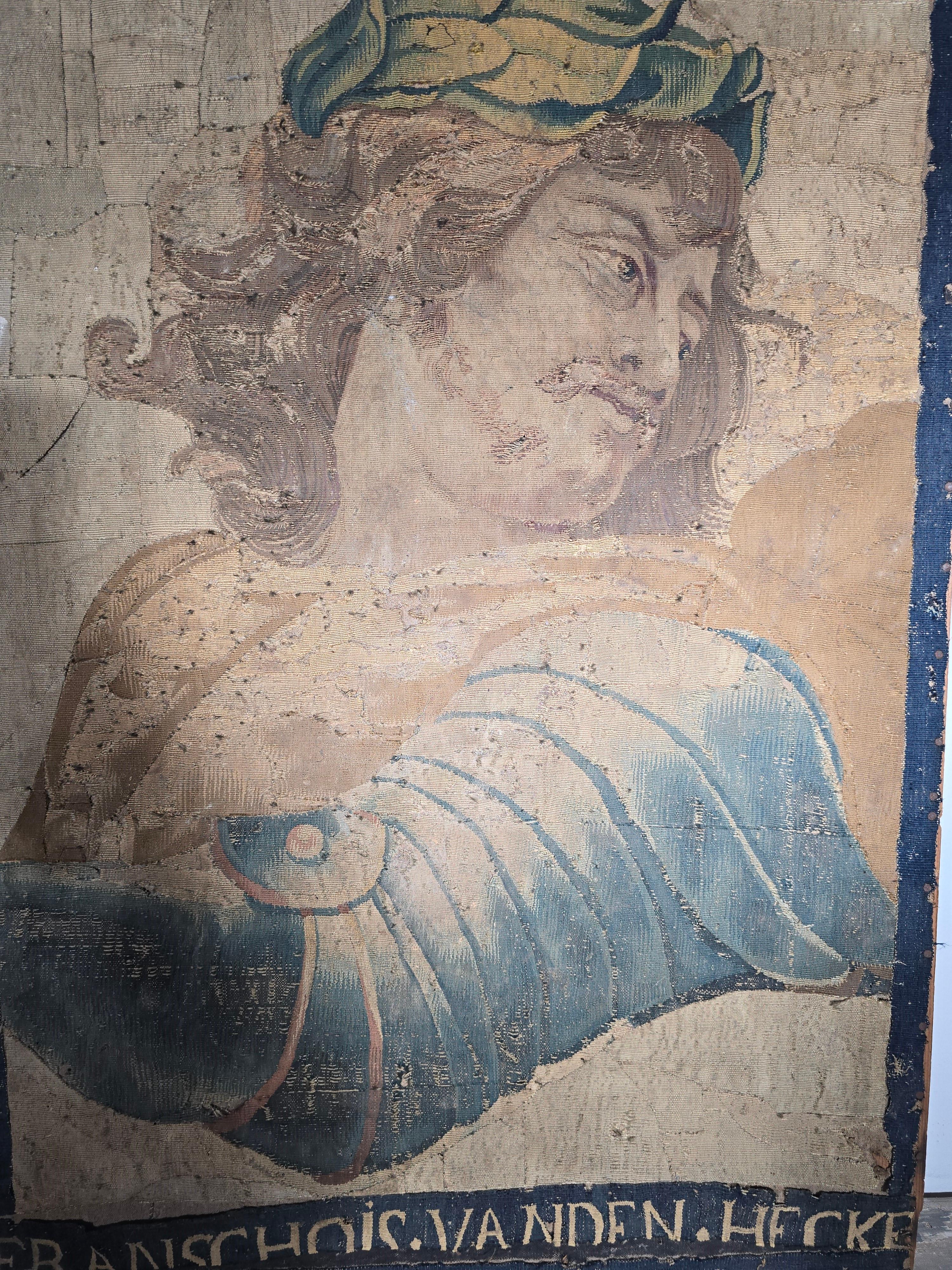 Wandteppichfragment aus dem 17. Jahrhundert, das die Büste eines Kaisers darstellt - signiert Francho (Textil) im Angebot