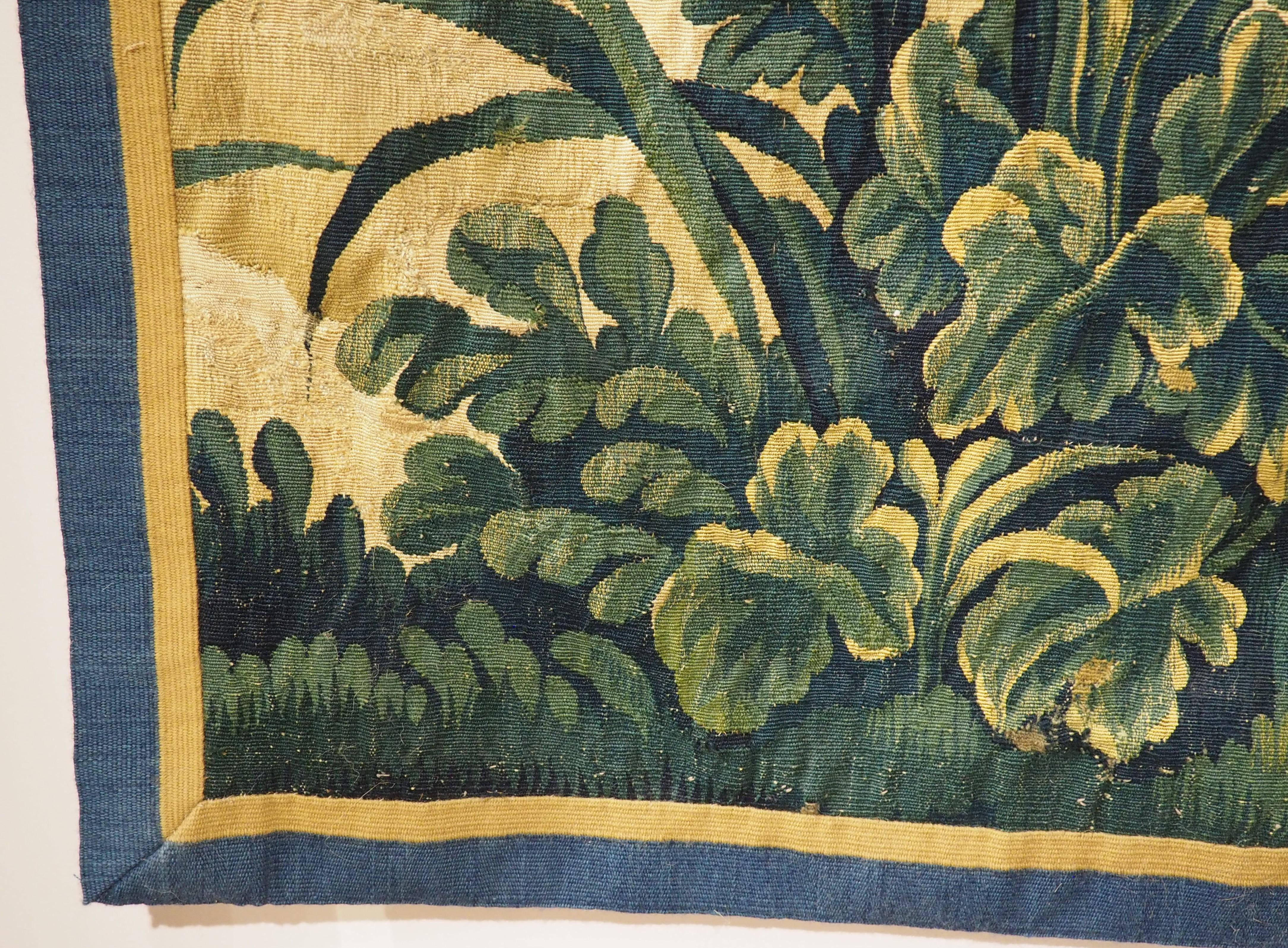 Fragment de tapisserie du XVIIe siècle provenant de Bruxelles en vente 2