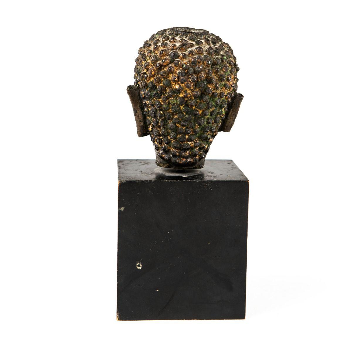 Thaïlandais Tête de Bouddha thaïlandais du 17ème siècle en bronze en vente