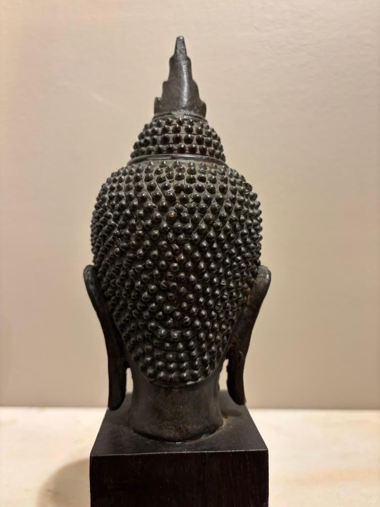 Testa di Buddha in bronzo laccato tailandese del XVII secolo in vendita 3