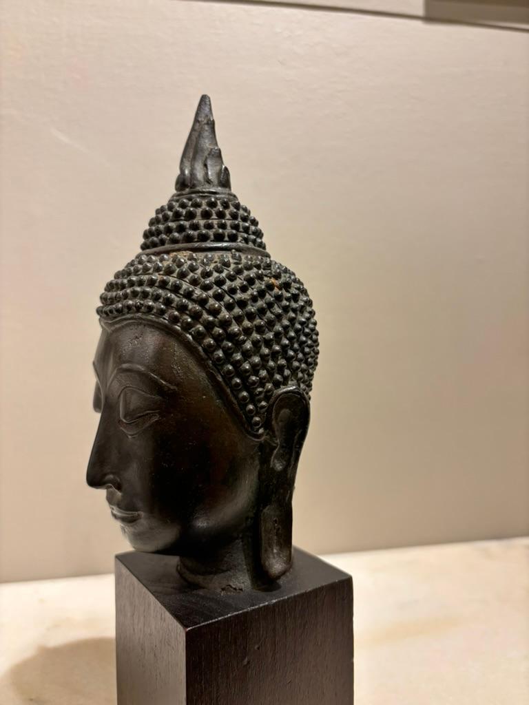 Testa di Buddha in bronzo laccato tailandese del XVII secolo in vendita 5