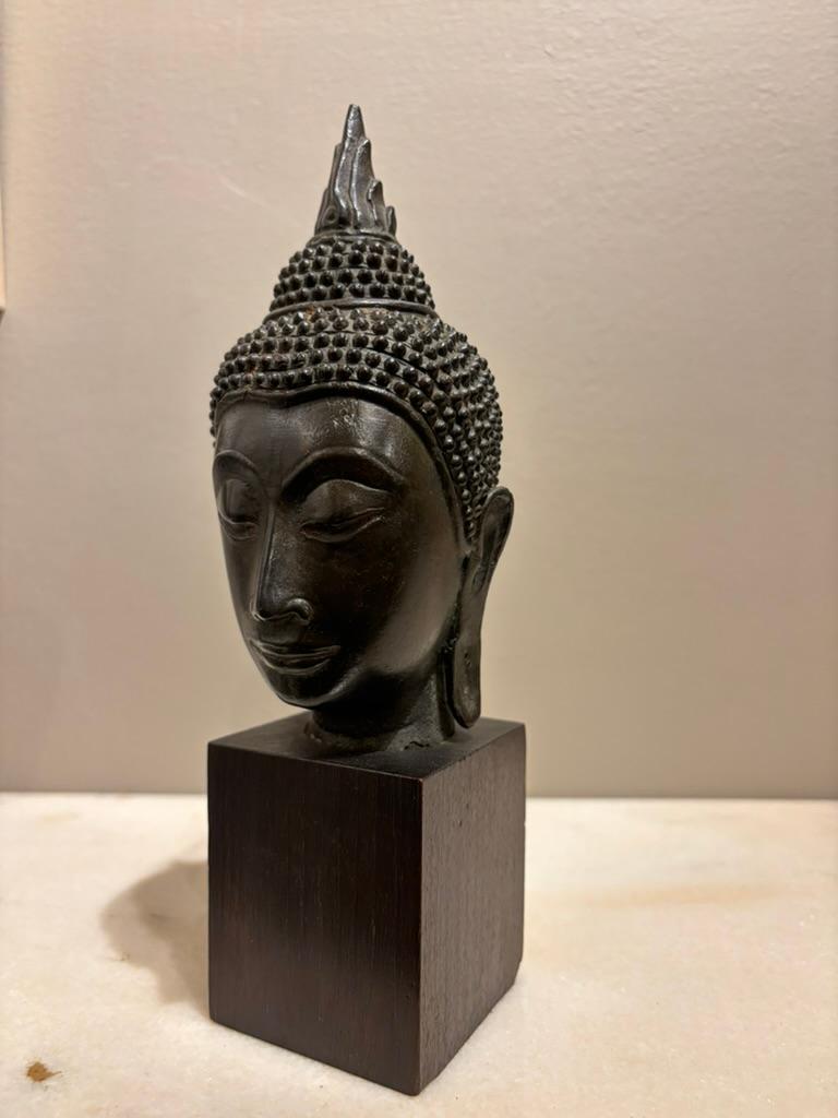 Testa di Buddha in bronzo laccato tailandese del XVII secolo in vendita 6