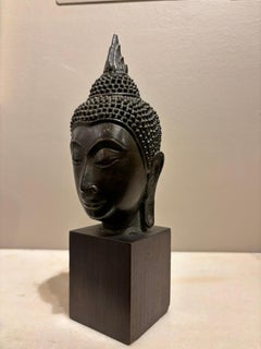 Thailändischer lackierter Bronzekopf des Buddha aus dem 17. Jahrhundert