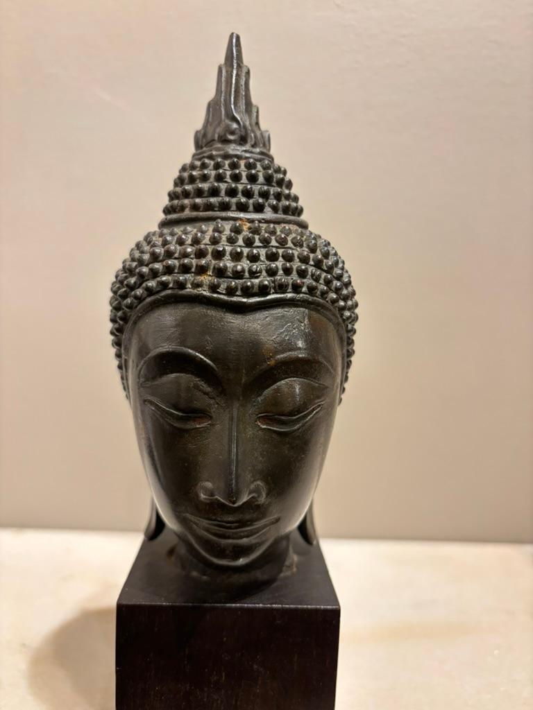 Thailandese Testa di Buddha in bronzo laccato tailandese del XVII secolo in vendita