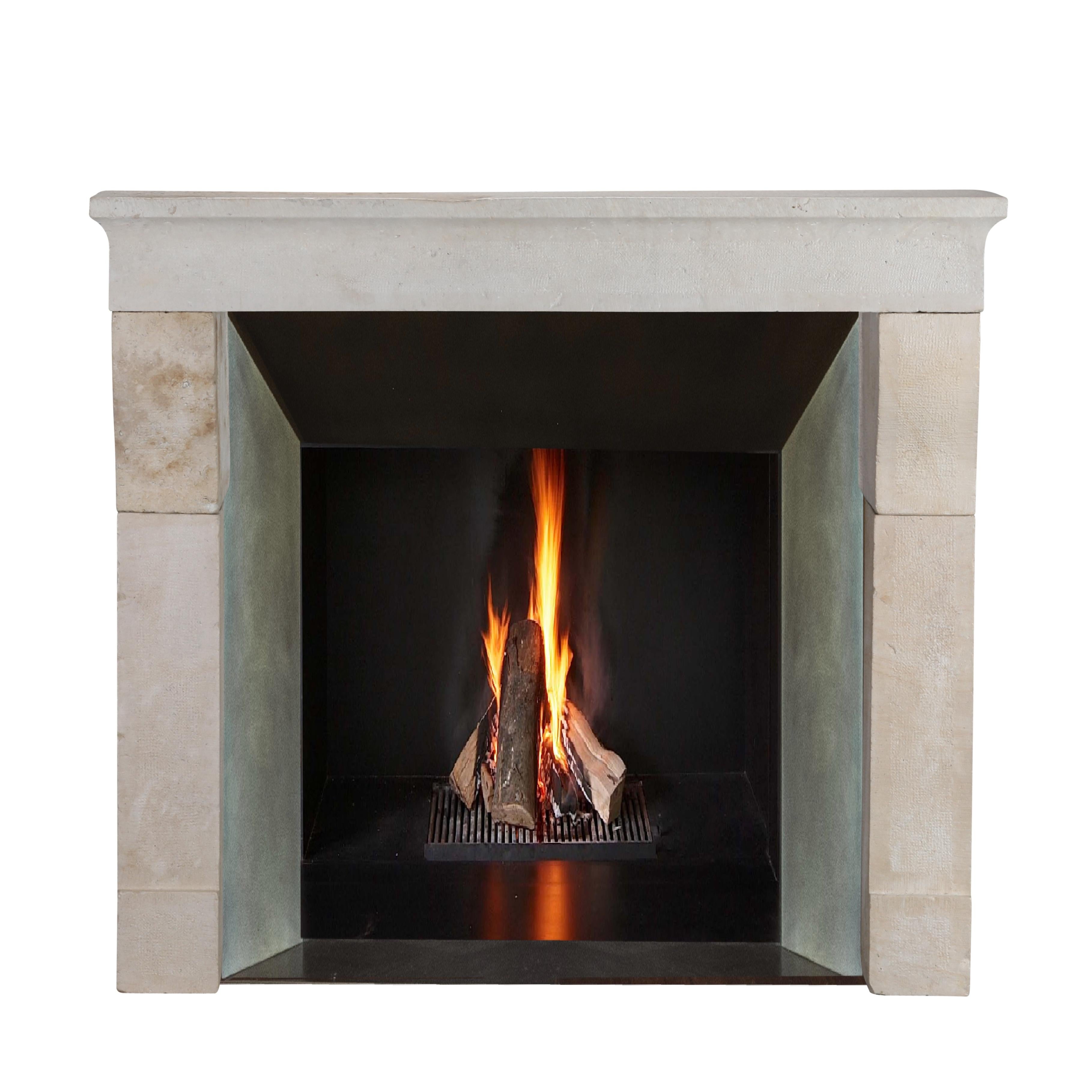 17th Century Timeless Rustic Louis XIII Limestone Fireplace Mantel In Good Condition For Sale In Beervelde, BE