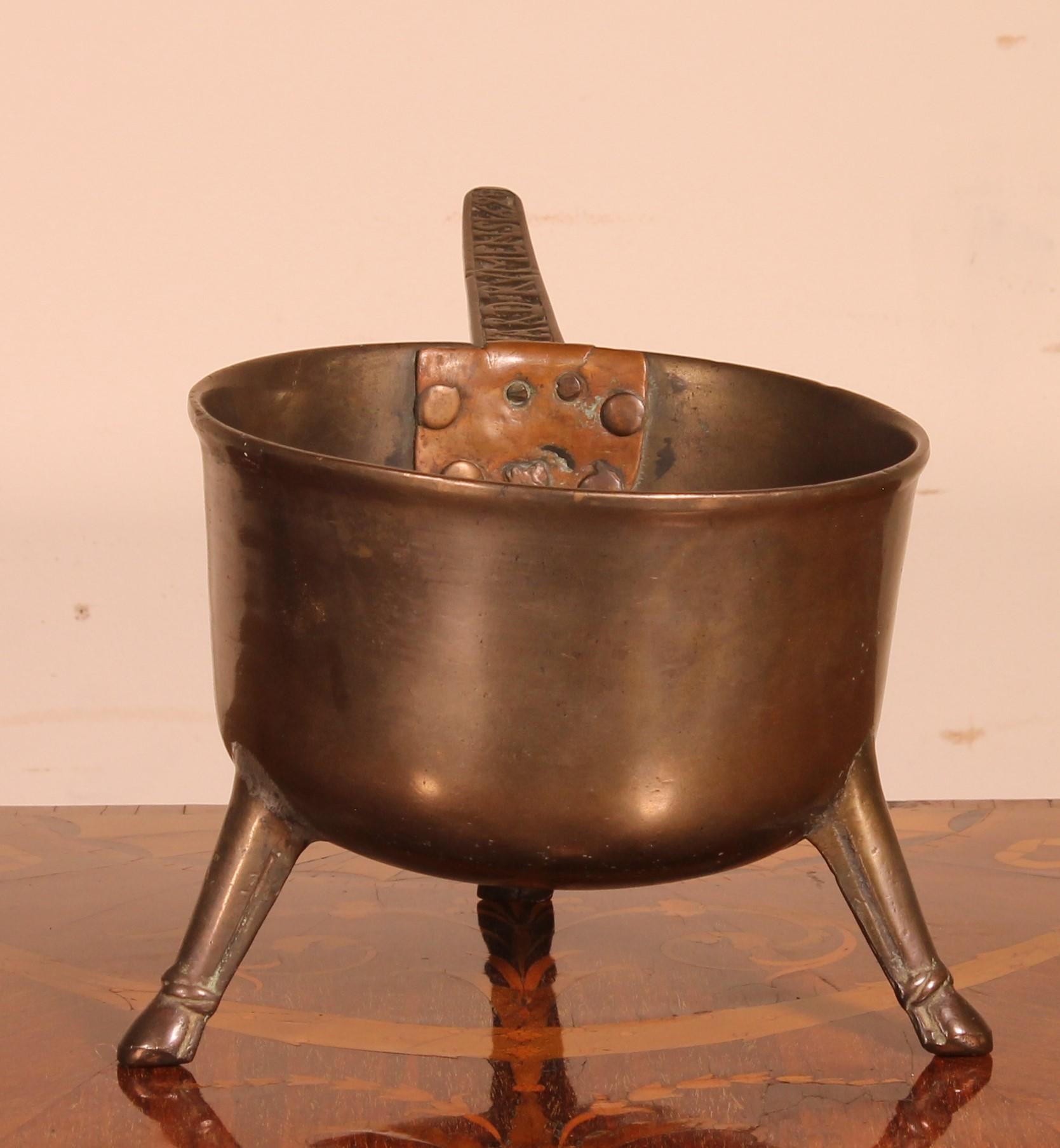 17th century tripod apothecary skillet dated 1698 by Ward Rymens.
The skillet is in superb condition and has had a restoration on one of the feet.
bronze with a very beautiful patina.