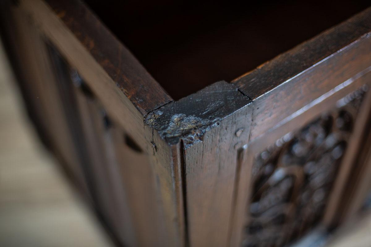 17th Century Tudor Oak Chest 6