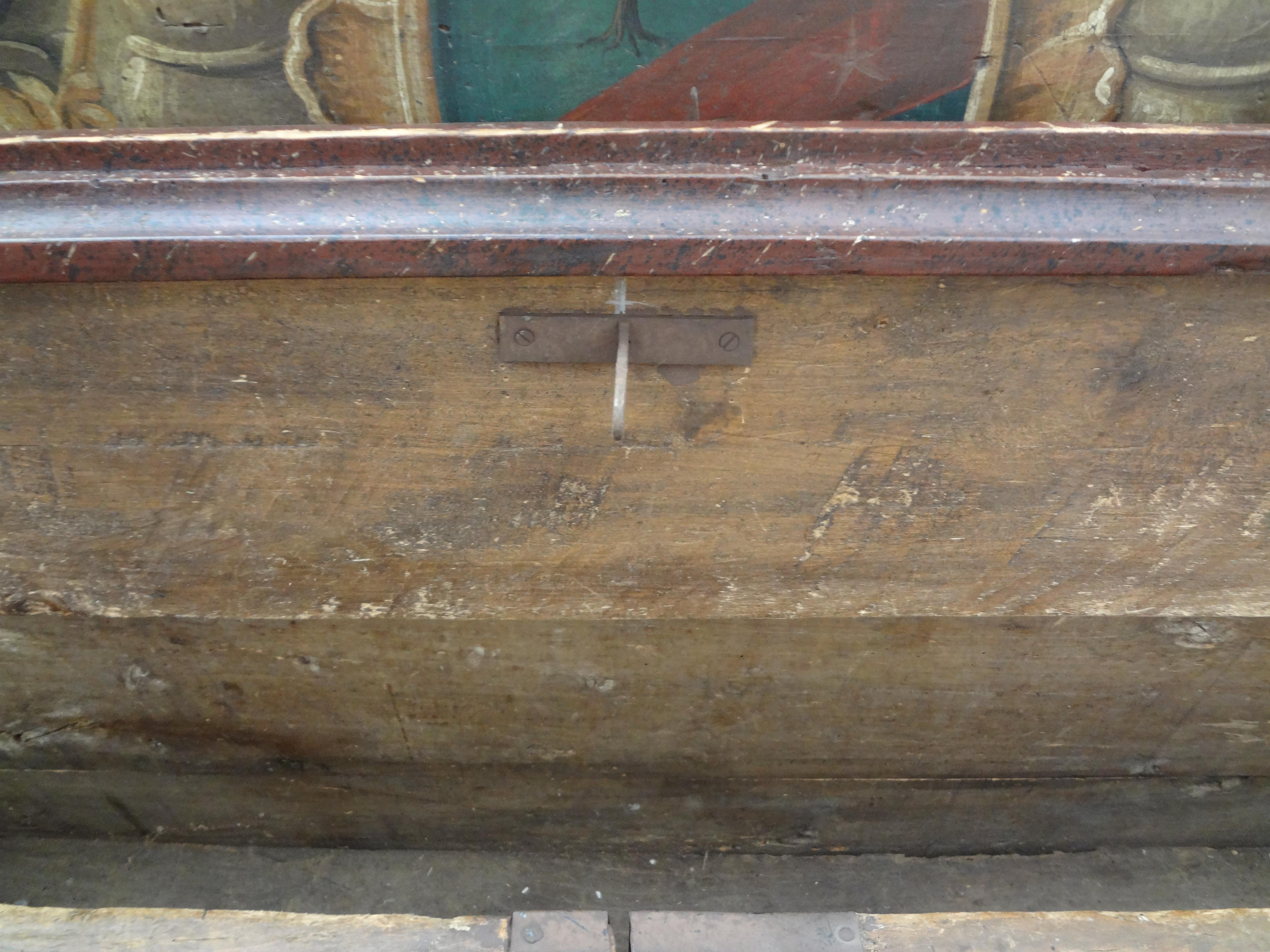 17th Century Tuscan Cassapanca or Bench with a Family Crest 3