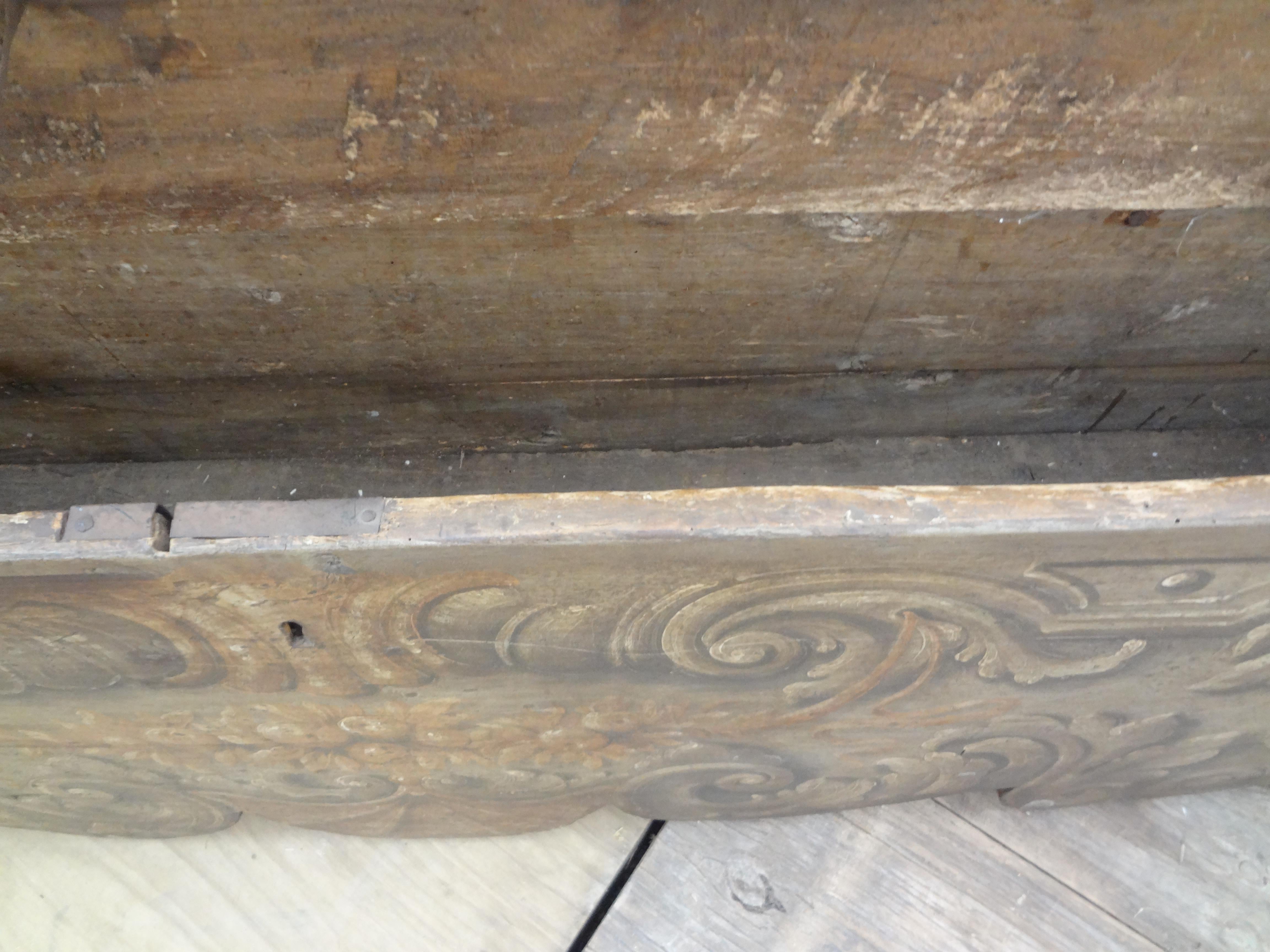 17th Century Tuscan Cassapanca or Bench with a Family Crest 4
