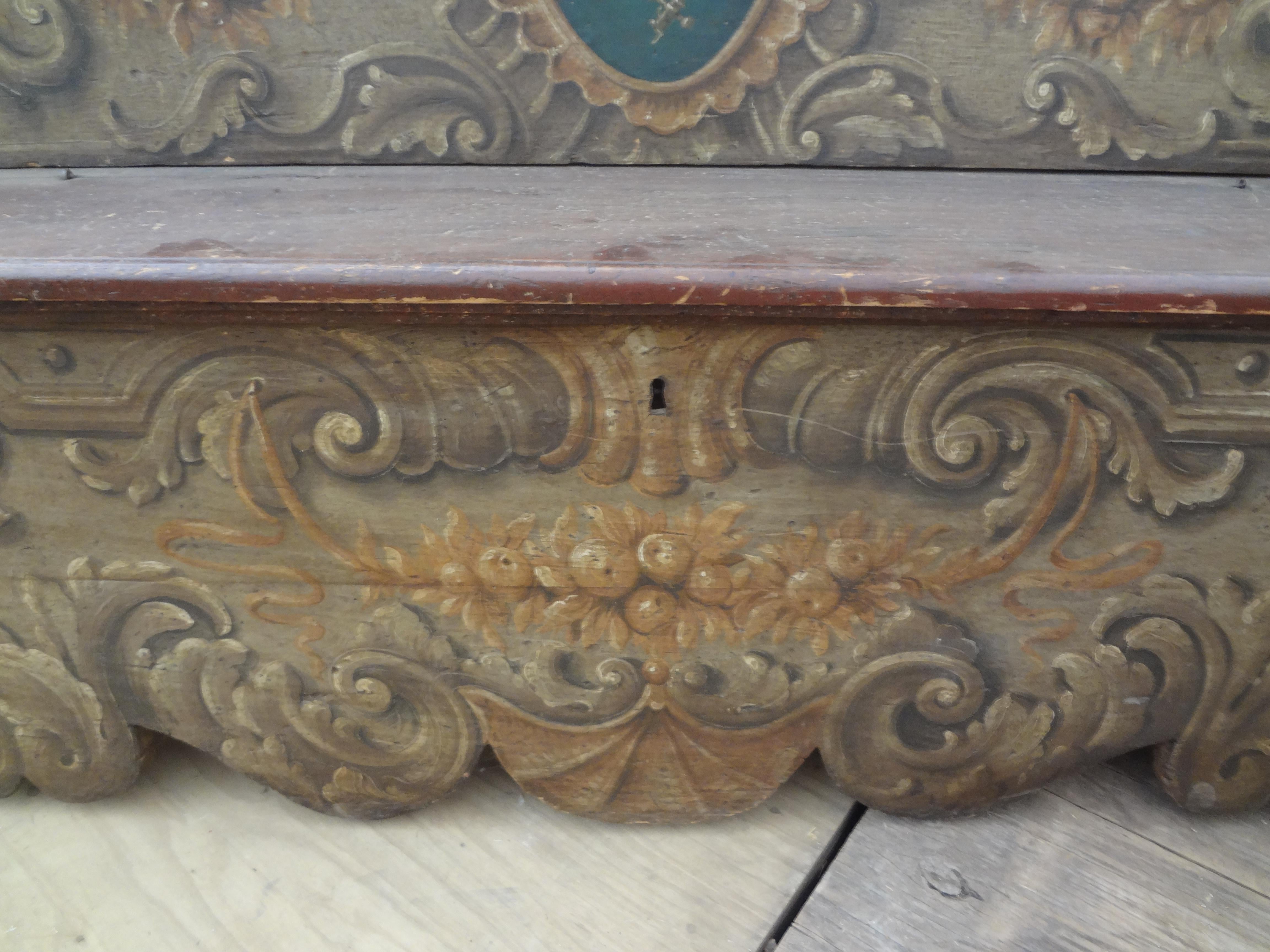 Baroque 17th Century Tuscan Cassapanca or Bench with a Family Crest