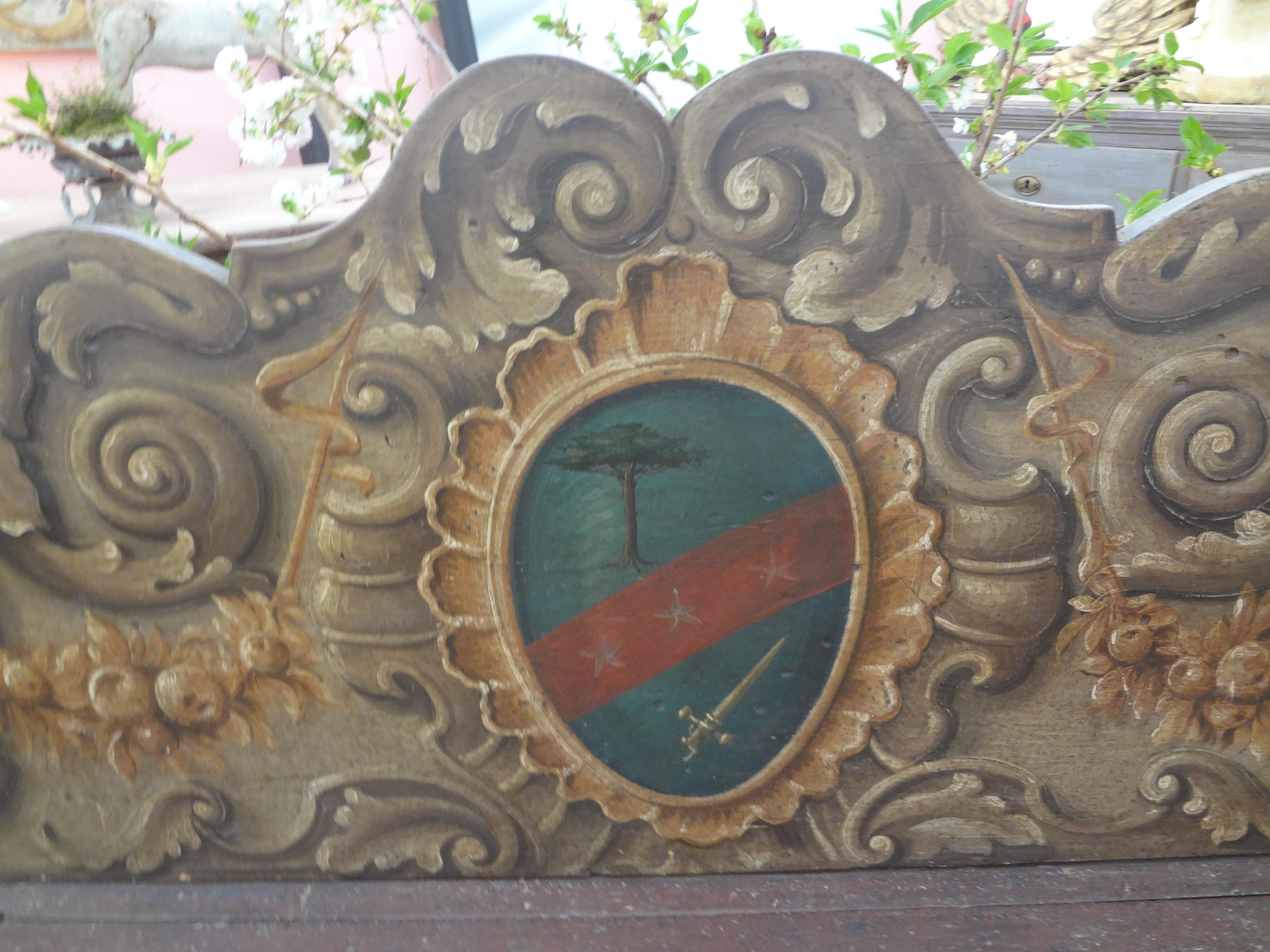 Italian 17th Century Tuscan Cassapanca or Bench with a Family Crest