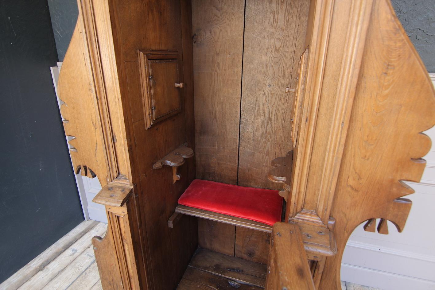 17th Century Tuscan Renaissance Style Confessional Made of Oak For Sale 5