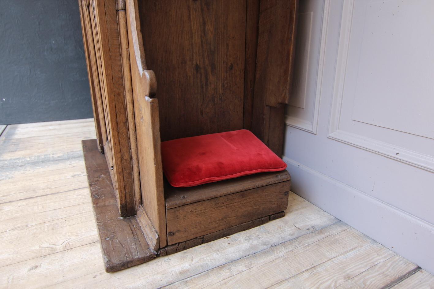 Italian 17th Century Tuscan Renaissance Style Confessional Made of Oak For Sale