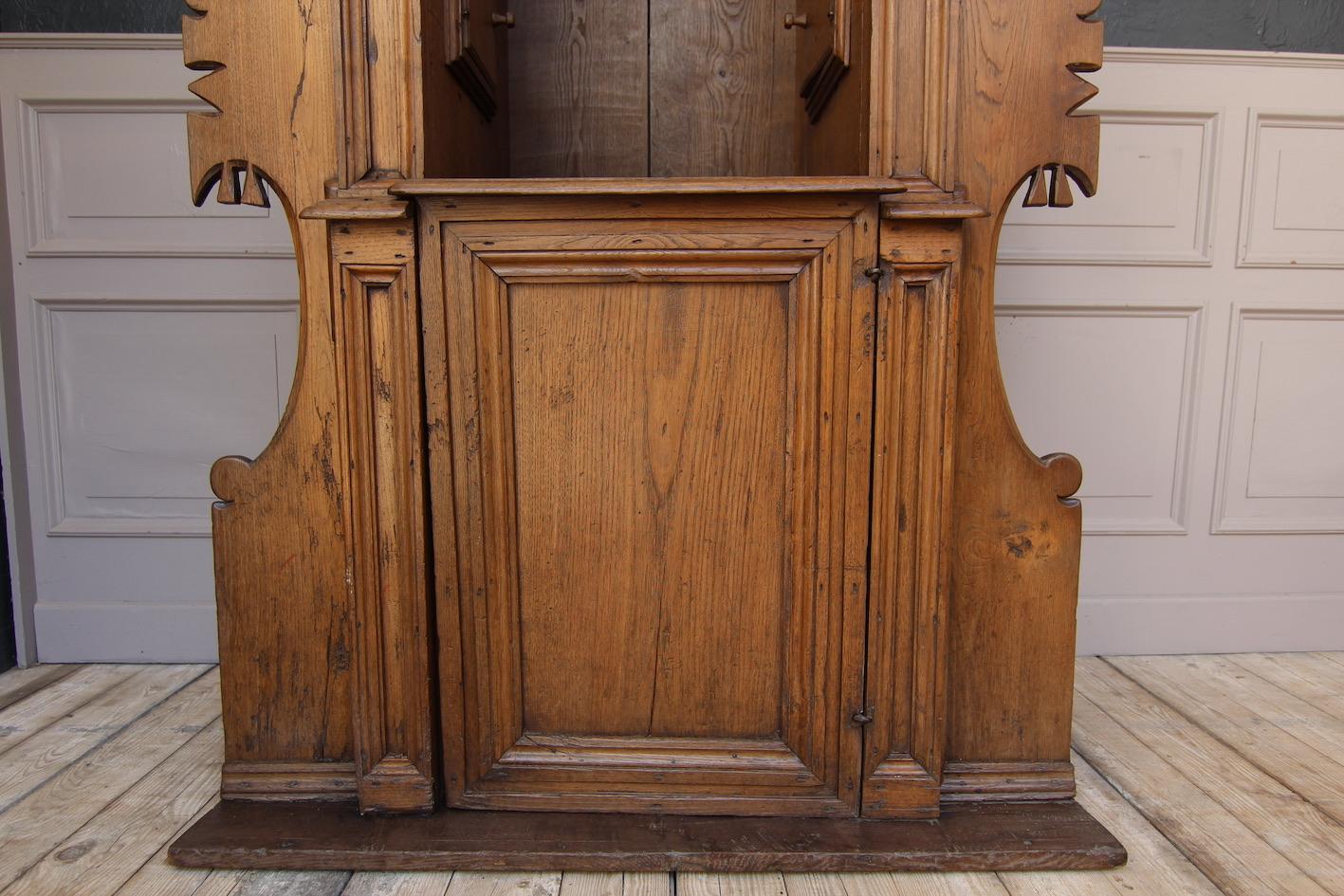 Confesionario de estilo renacentista toscano del siglo XVII de madera de roble siglo XVIII y antes