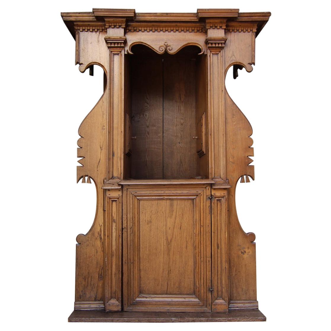 17th Century Tuscan Renaissance Style Confessional Made of Oak For Sale