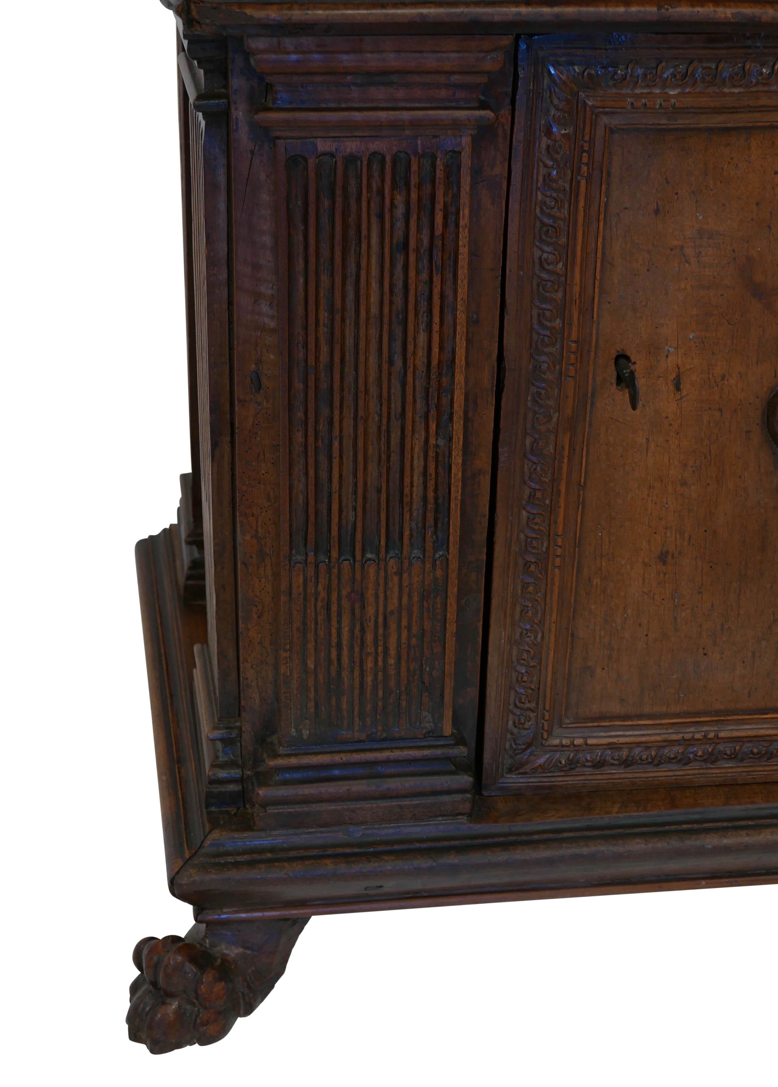 17th Century Tuscan Walnut Cabinet, Italian, circa 1680 For Sale 4