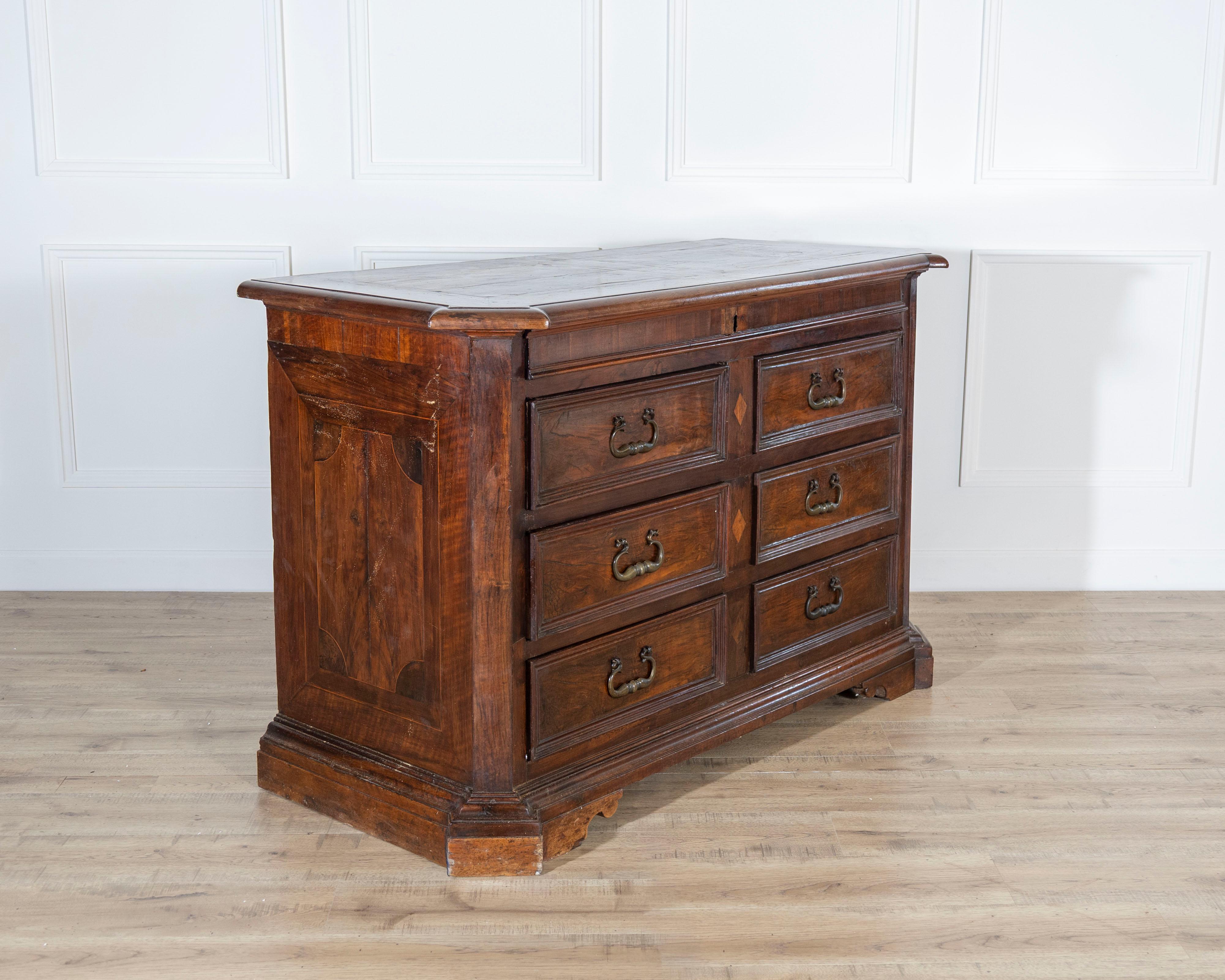 17th-Century Tuscan Walnut Chest of Drawers with Maple Inlay In Good Condition For Sale In Atlanta, GA