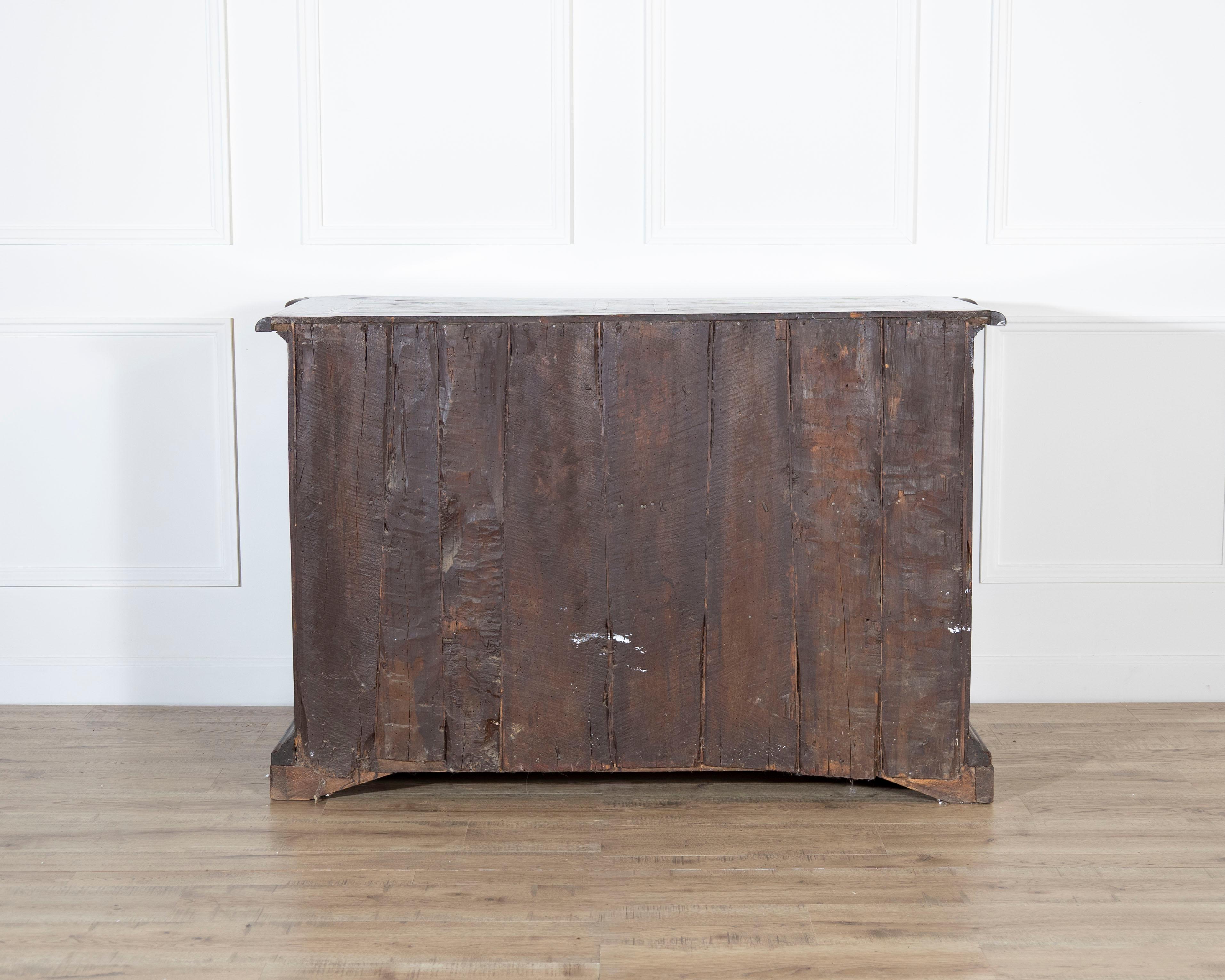 17th-Century Tuscan Walnut Chest of Drawers with Maple Inlay For Sale 2