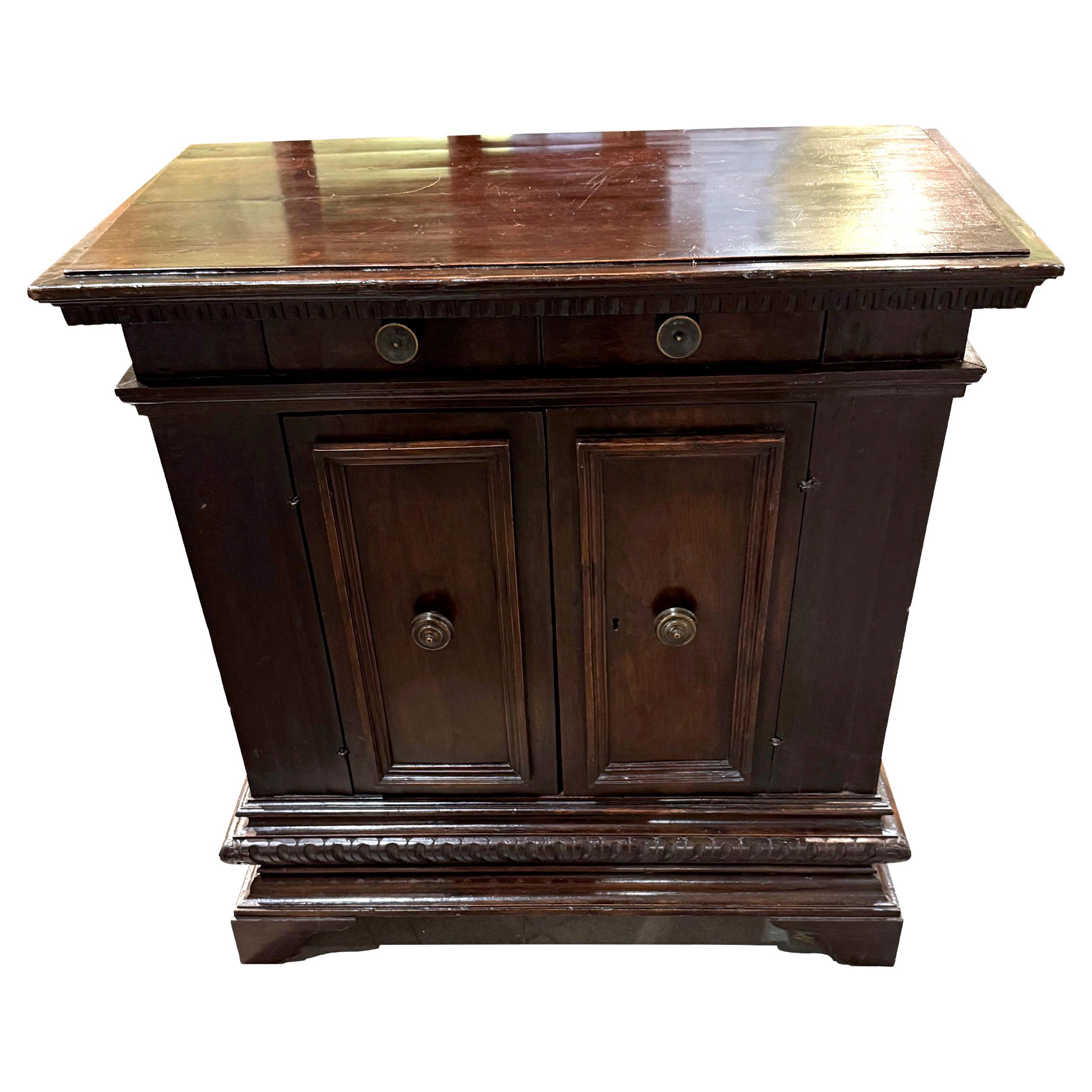 Zwei Türen, zwei Schubladen, 17. Jahrhundert, Italien im Angebot