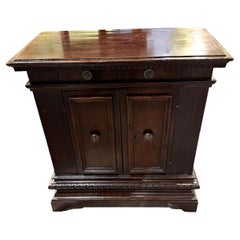 Armadio a due ante e due cassetti del XVII secolo, Italia