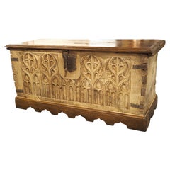 17. Jahrhundert Zweifarbige Französisch Nussbaum Wood Gothic Trunk