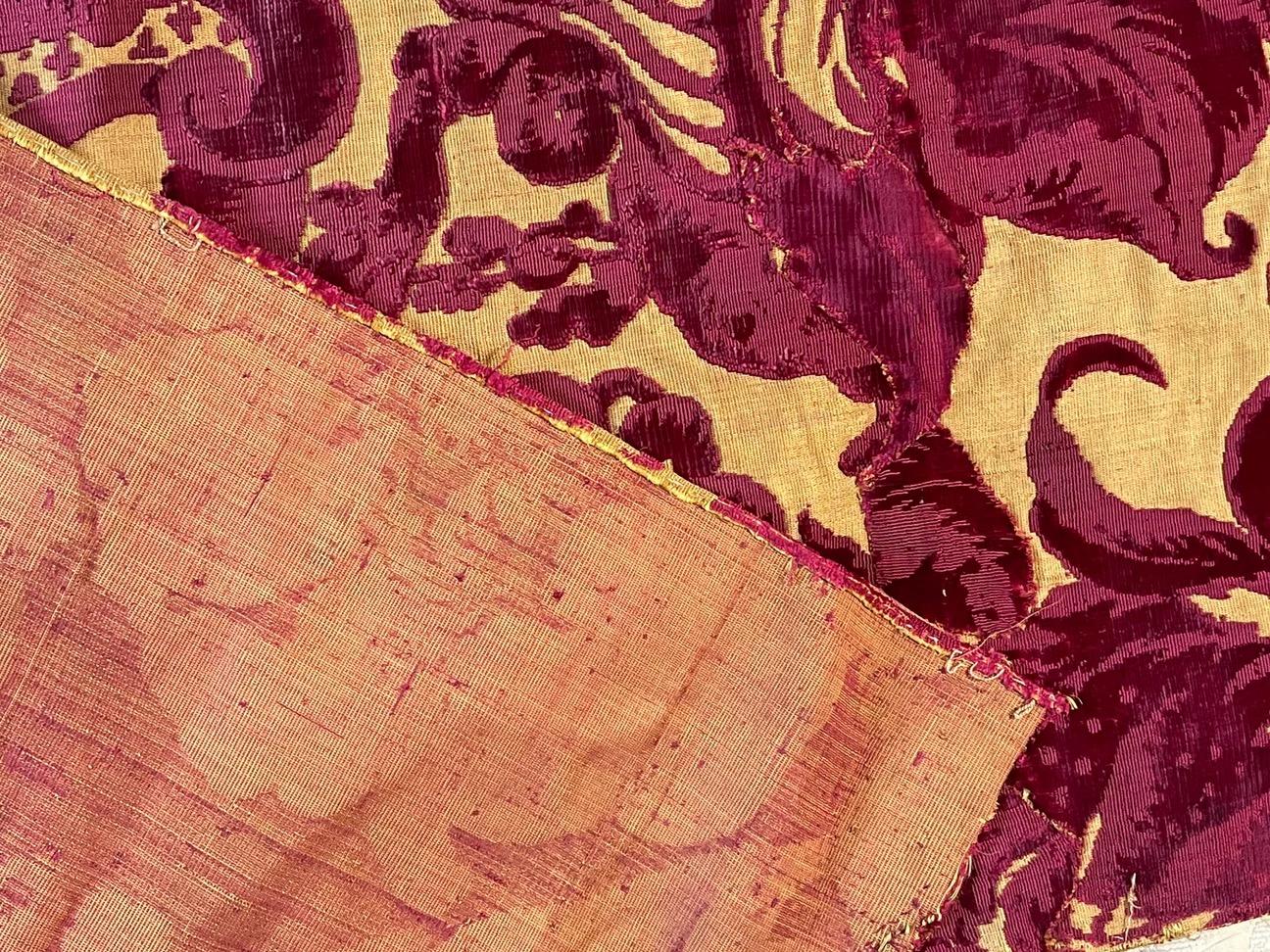 Italiano Velluto di seta ciselare veneziano del XVII secolo in vendita