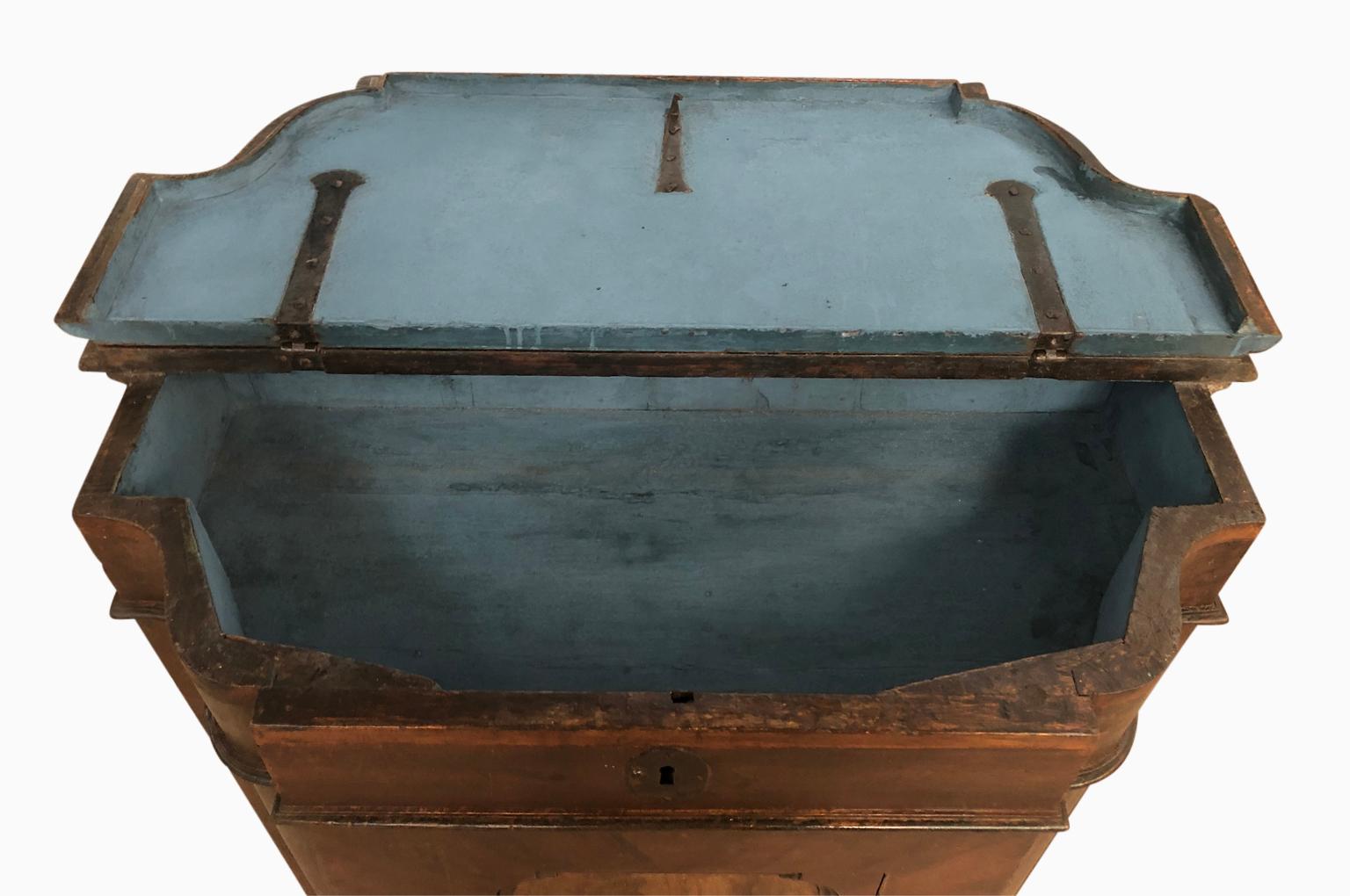 17th Century Venetian Credenzino For Sale 9