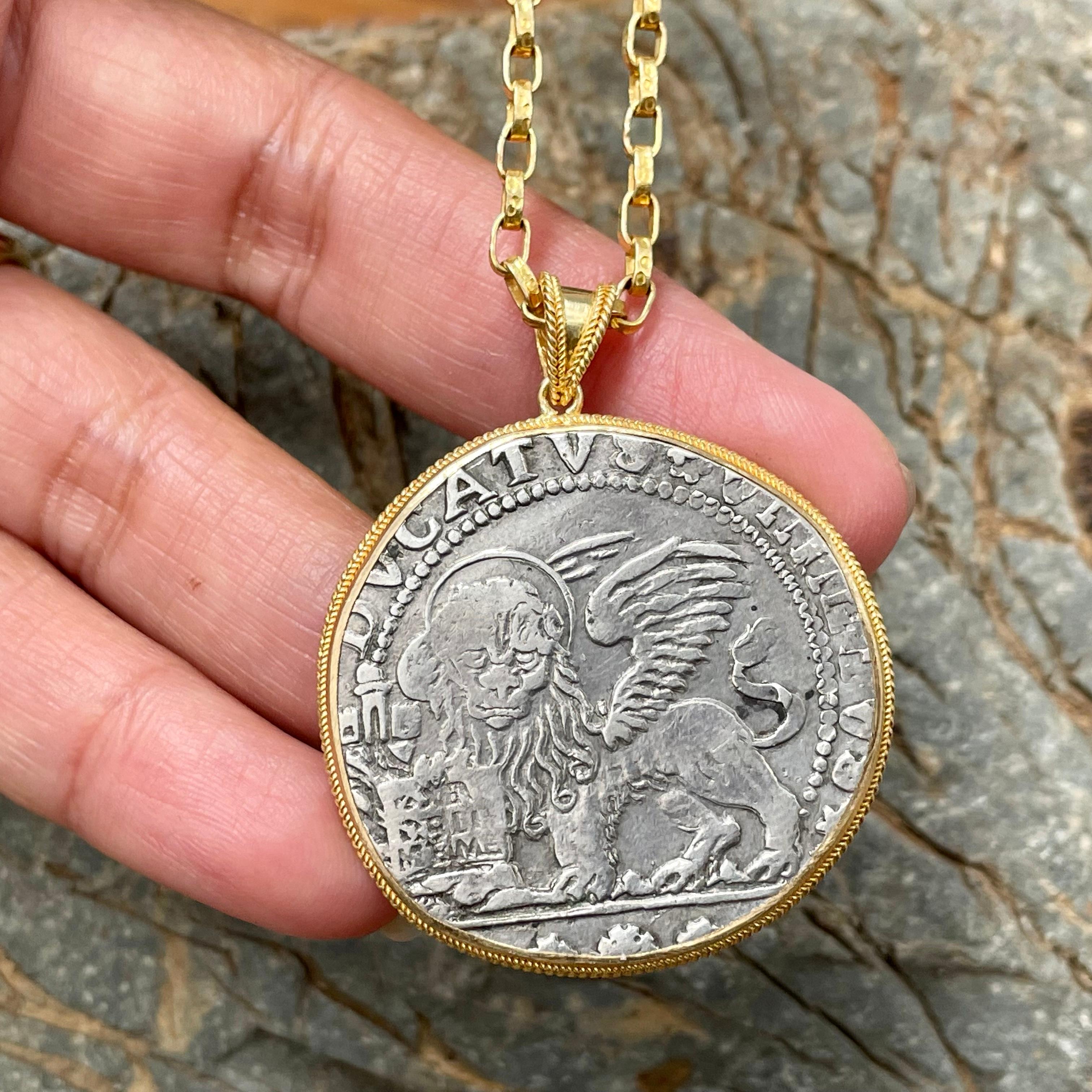 17th Century Venetian Lion Coin 18K Gold Pendant In New Condition In Soquel, CA