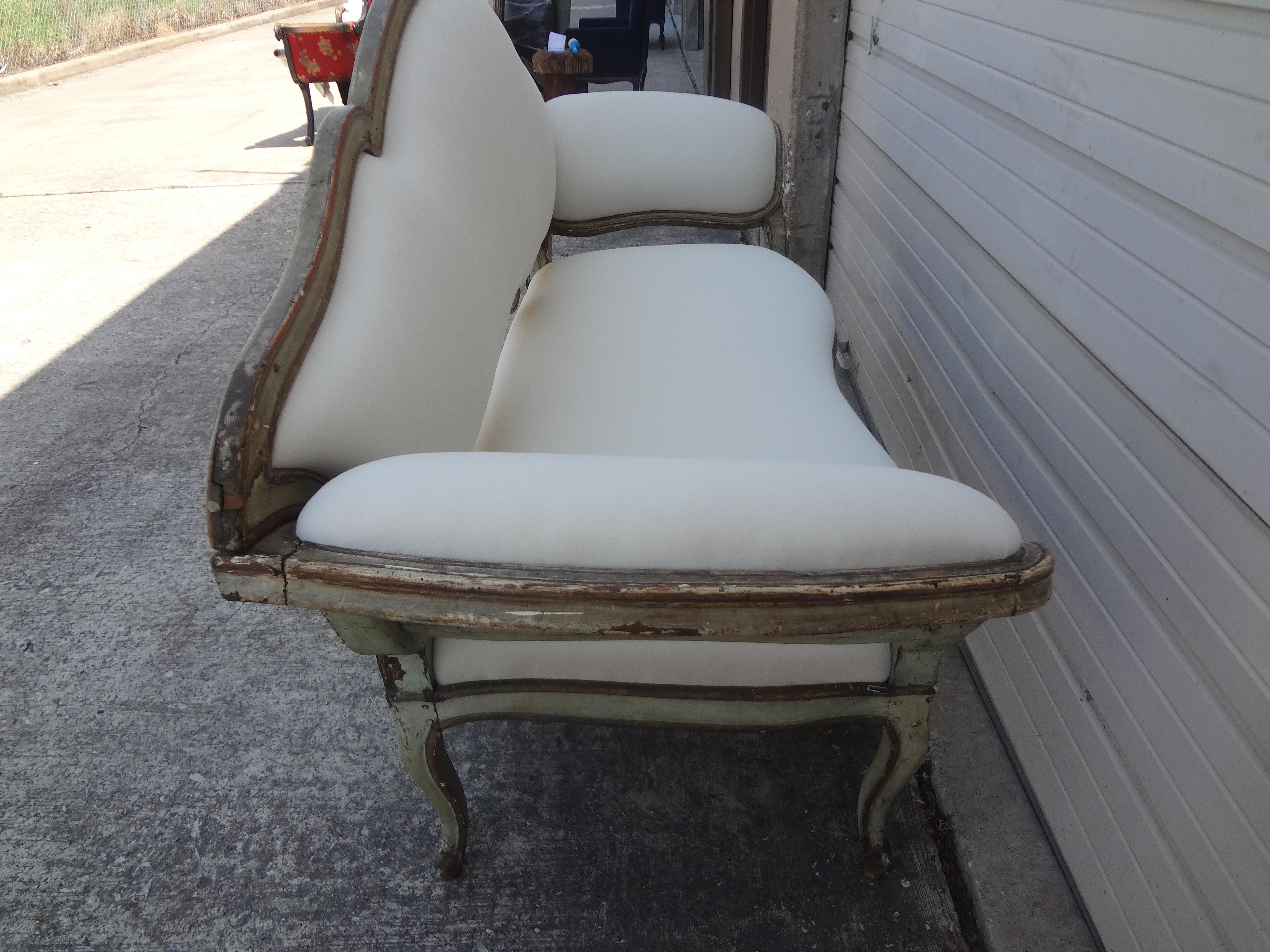 Italian 17th Century Venetian Painted and Parcel Gilt Gondola Sofa For Sale