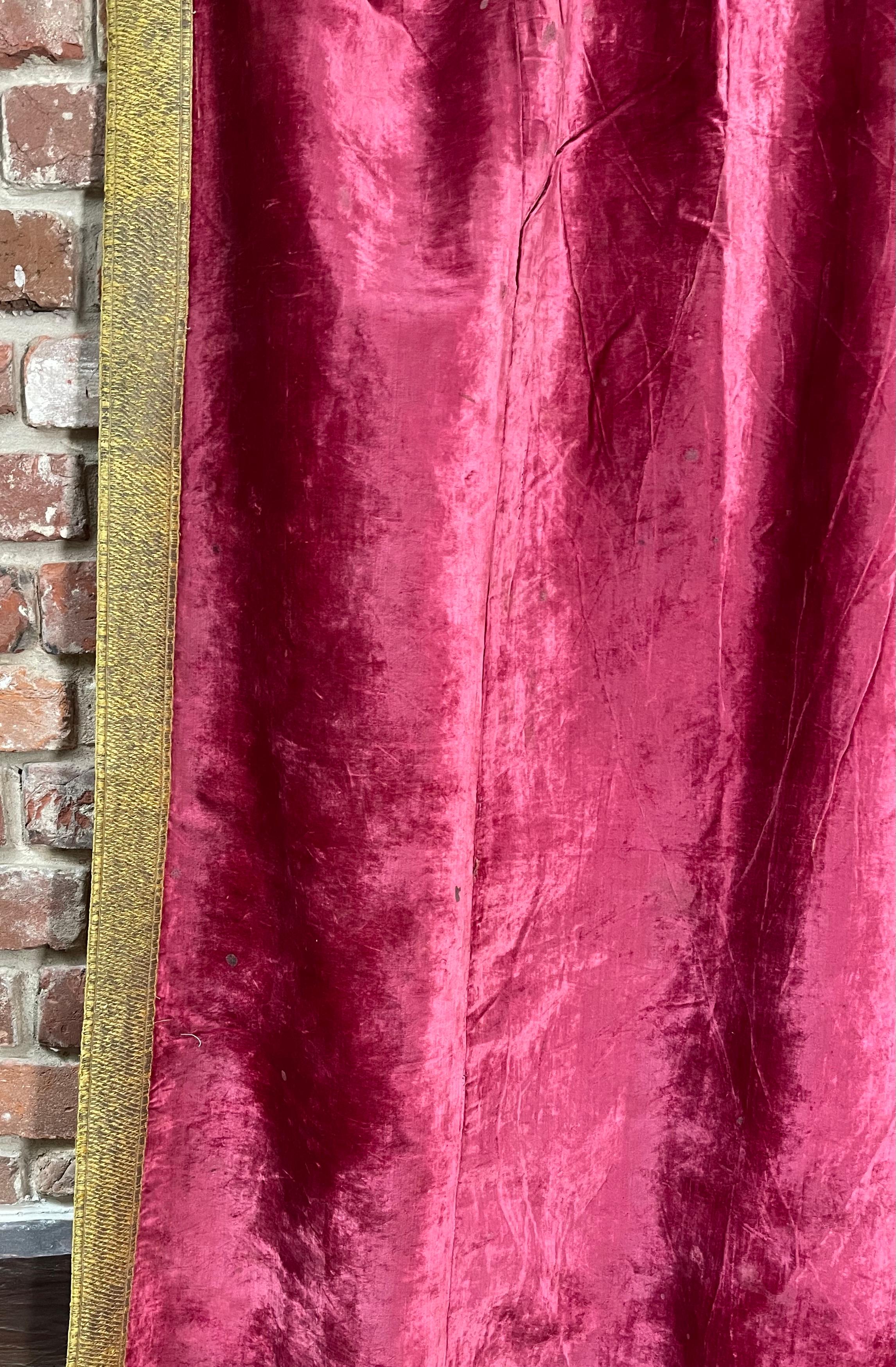 Italian 17th Century Venetian Silk Velvet Cover For Sale