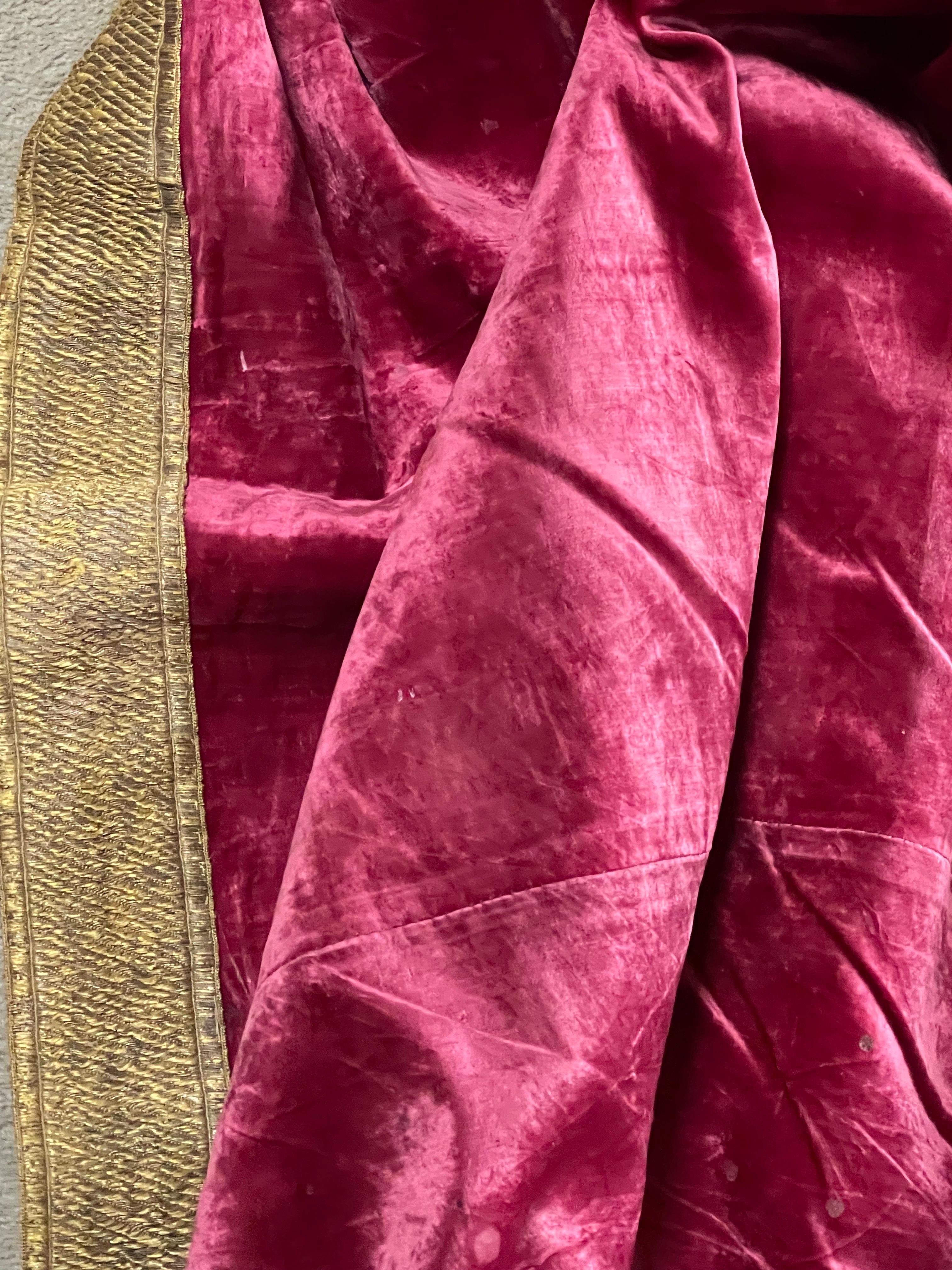 17th Century Venetian Silk Velvet Cover For Sale 1