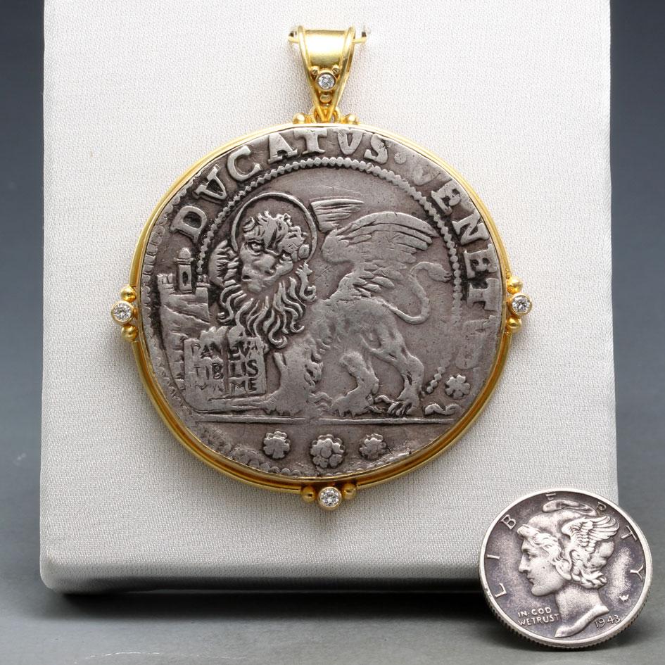 Colgante de oro de 18 quilates con diamantes del León de San Marcos de Venecia del siglo XVII Contemporáneo en venta