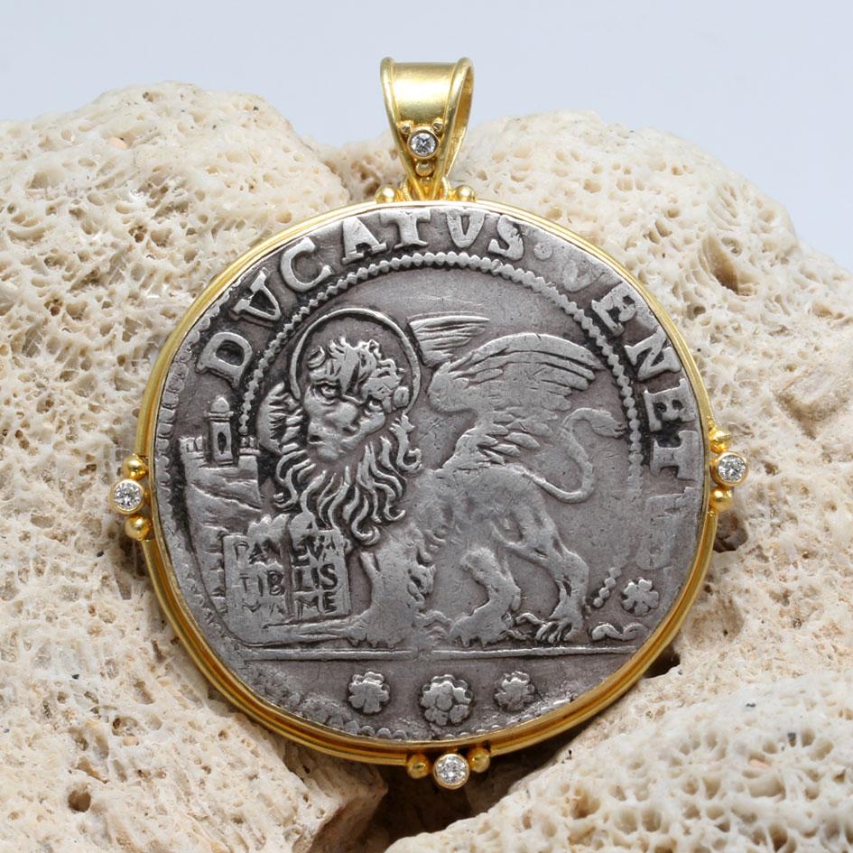 Femenino o masculino Colgante de oro de 18 quilates con diamantes del León de San Marcos de Venecia del siglo XVII en venta