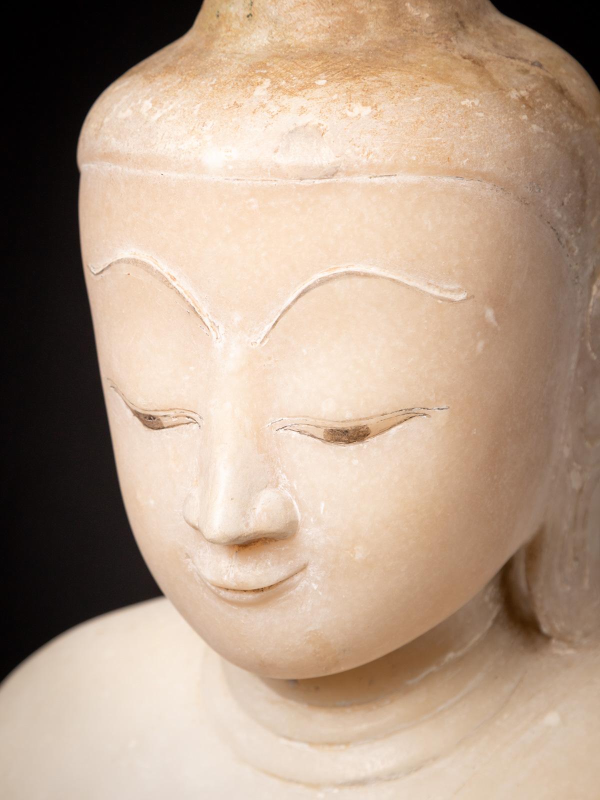 17th century Very beautiful Burmese alabaster Buddha from Burma For Sale 5